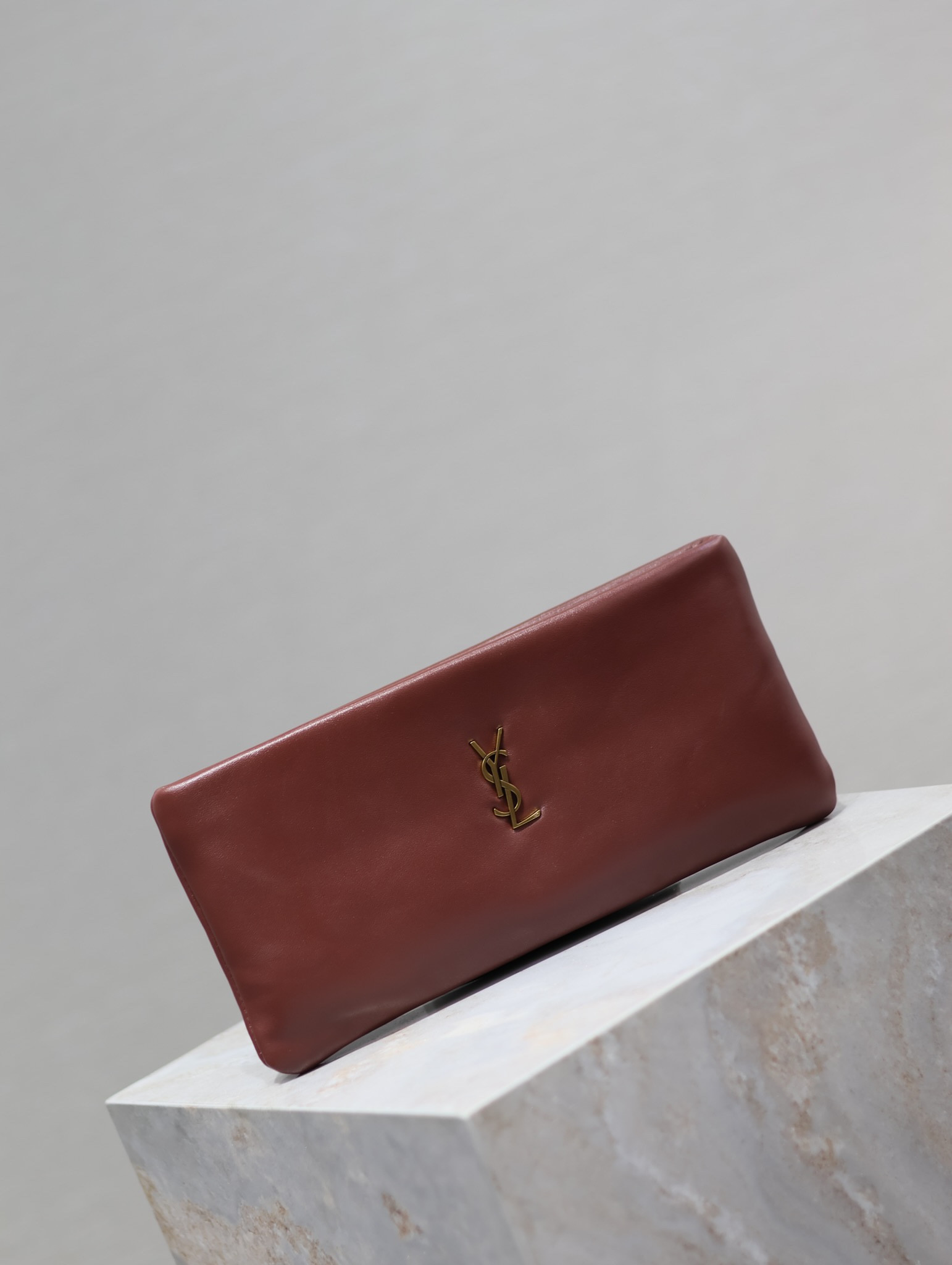 YSL calypso long pouch in lambskin 30 x 15 x 3.5 cm