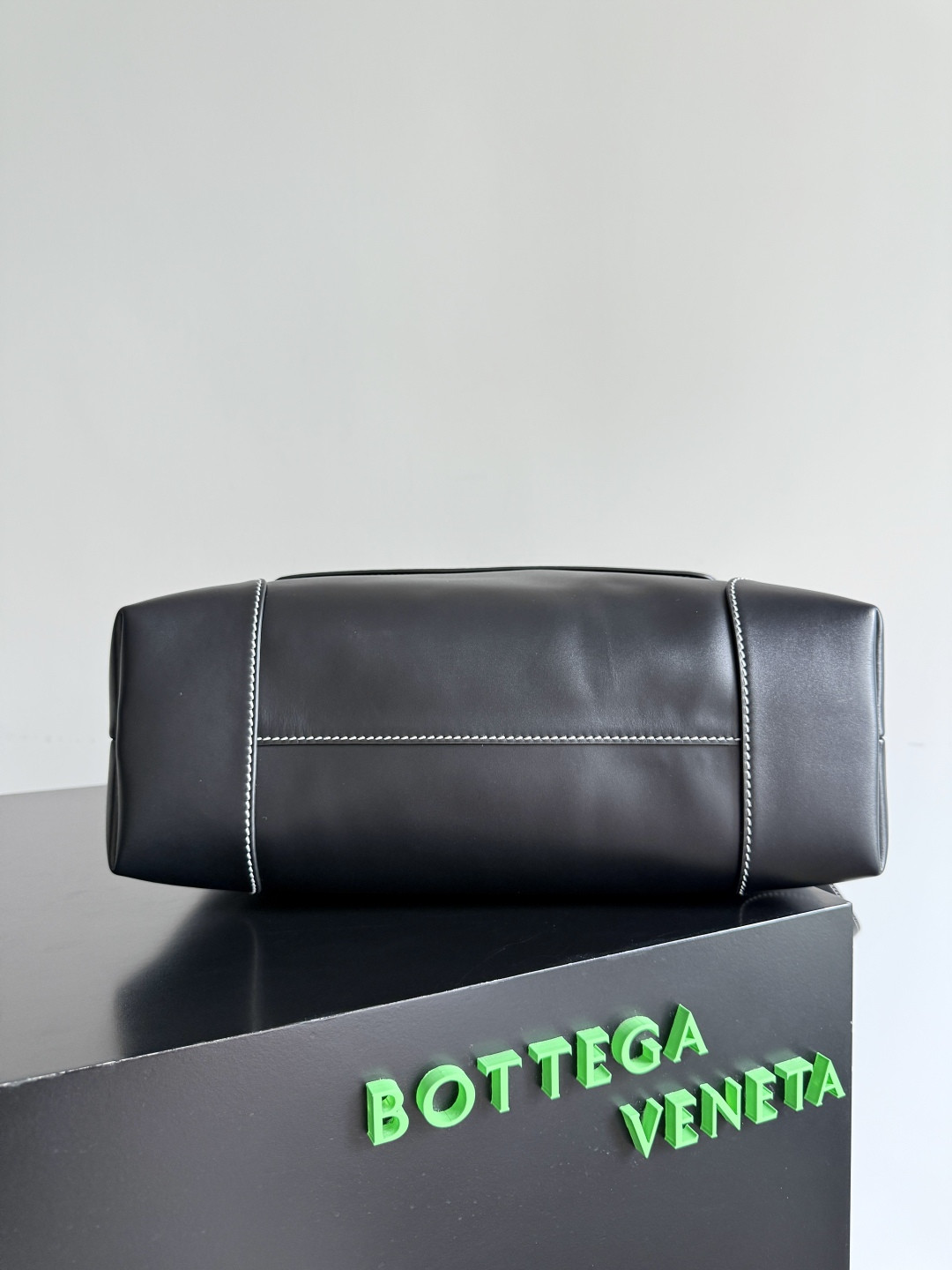 Bottega Veneta Medium Andiamo Messenger 37x26x13cm