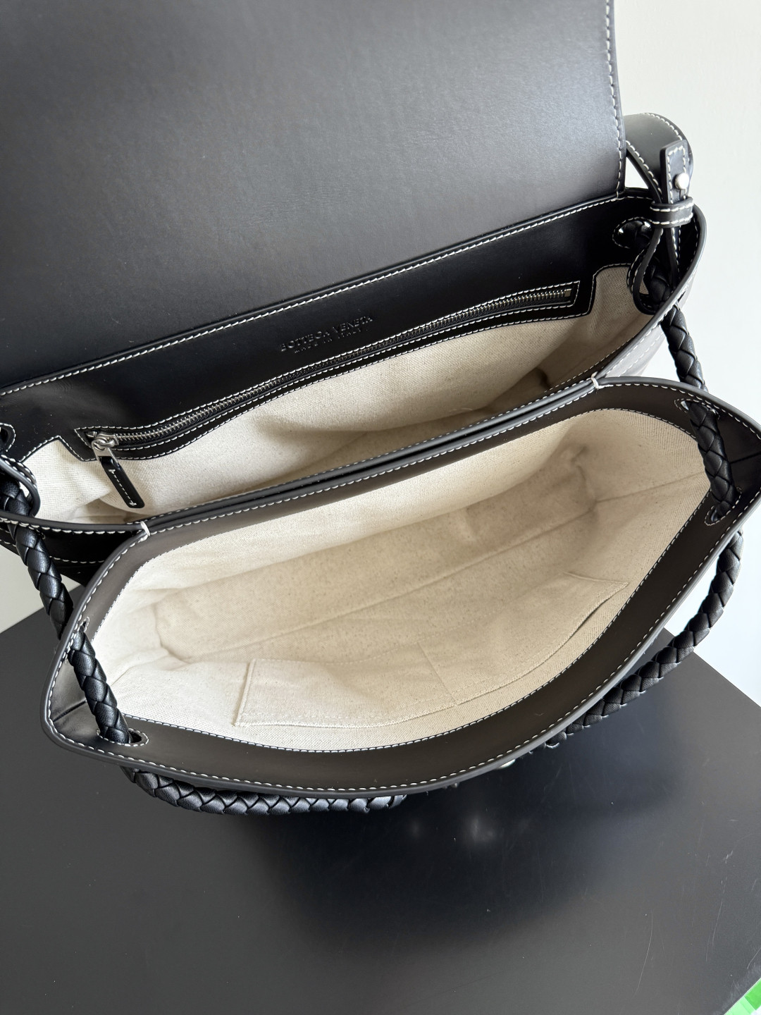 Bottega Veneta Medium Andiamo Messenger 37x26x13cm