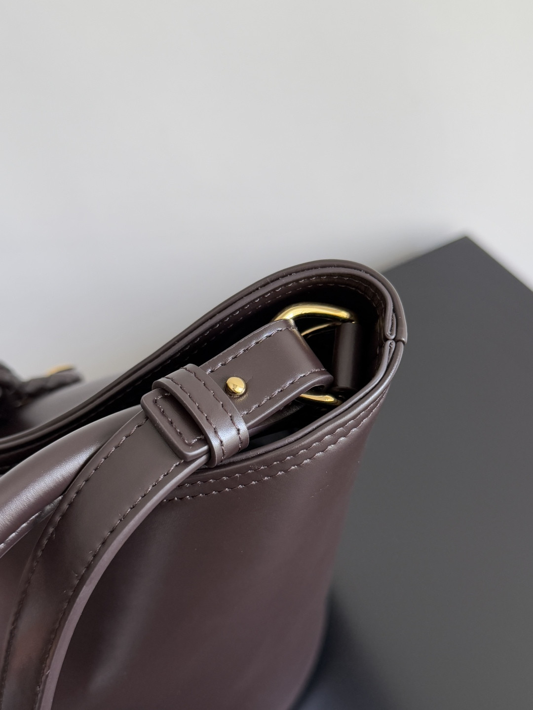 Bottega Veneta Medium Liberta Bucket 30x18x18cm