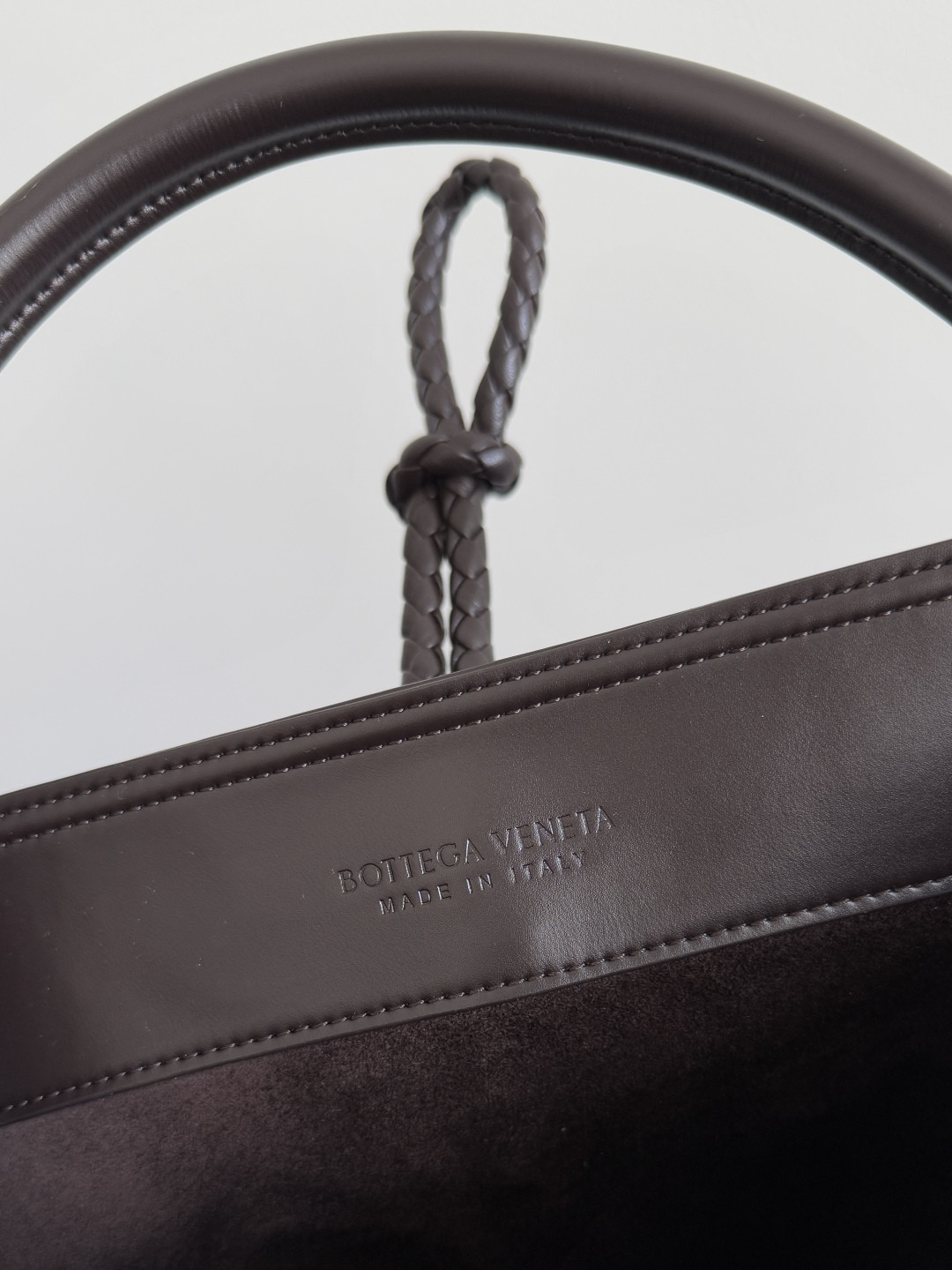 Bottega Veneta Medium Liberta Bucket 30x18x18cm