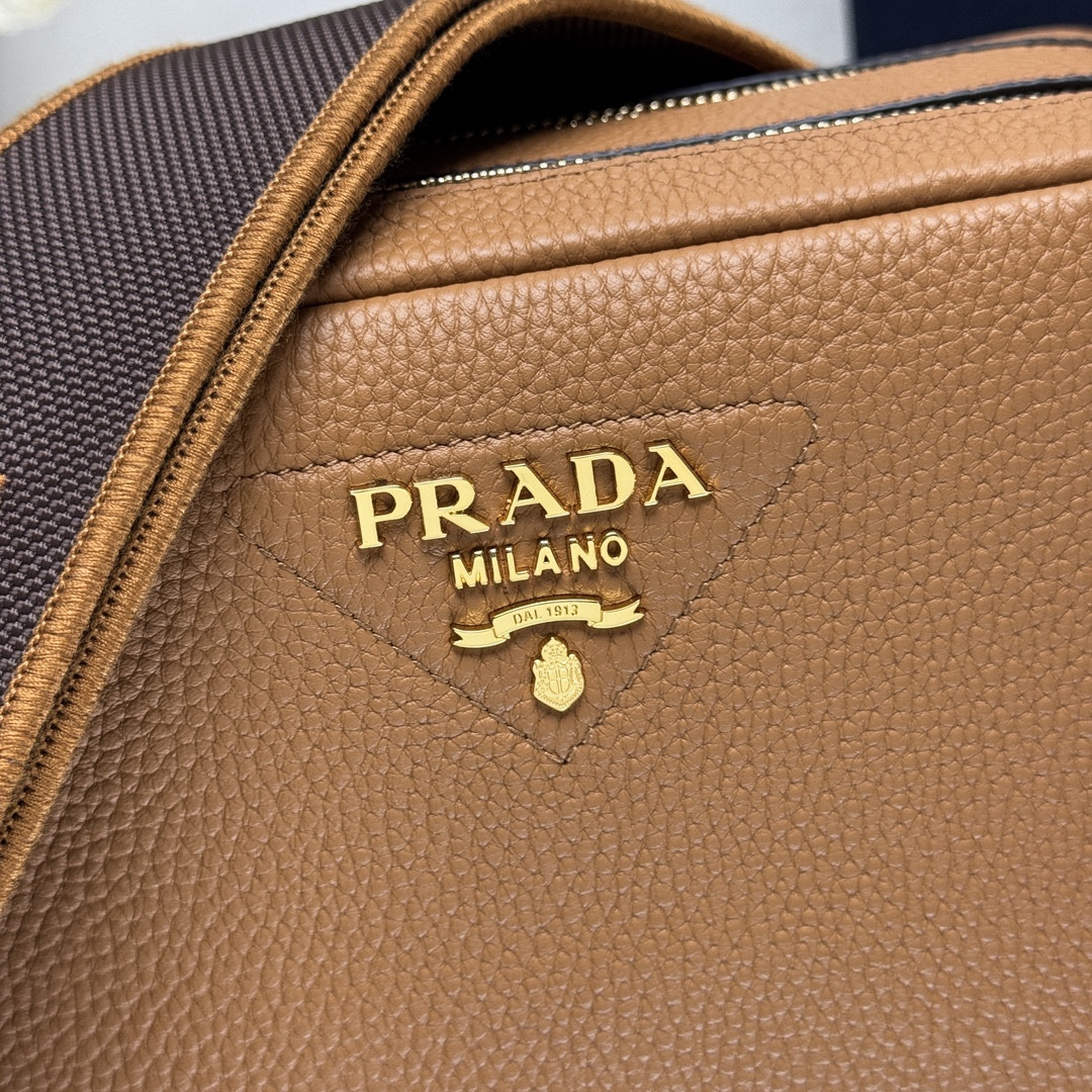 Prada Small shoulder bag in Vitello Dino soft leather 22x14.5x8.5cm