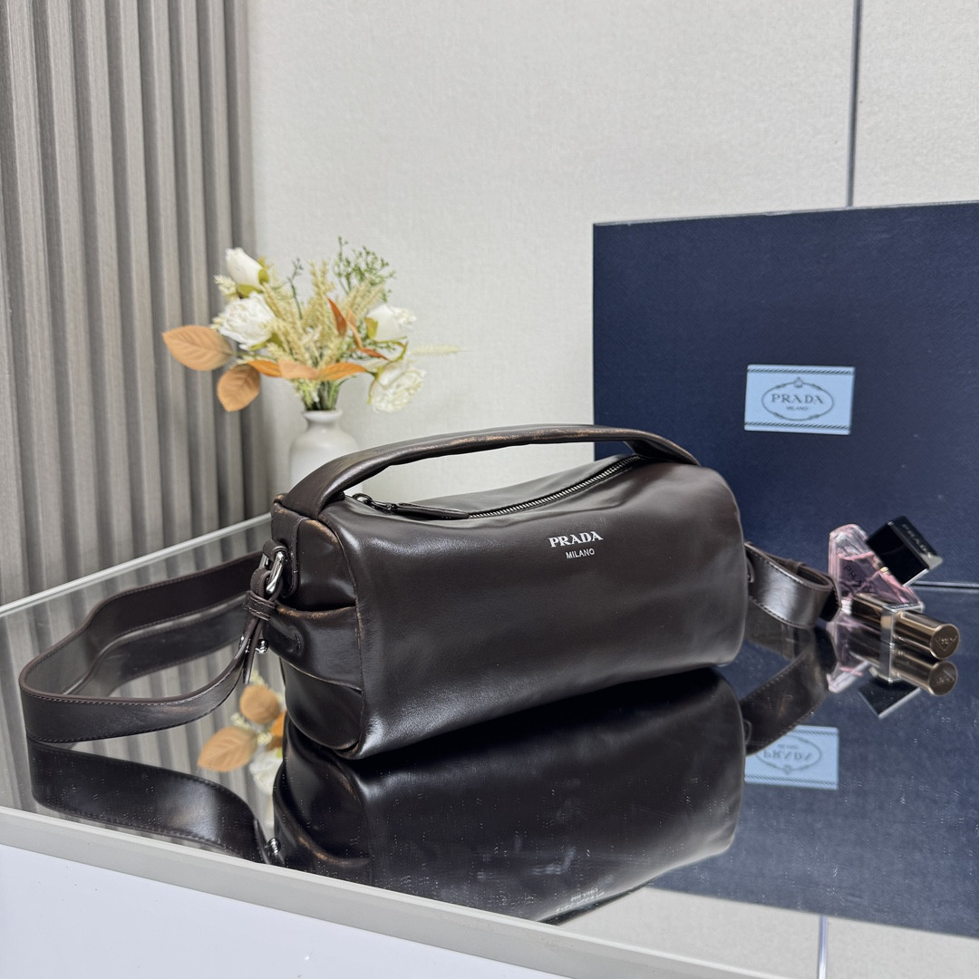 Prada Nappa leather shoulder bag 24x11x11cm