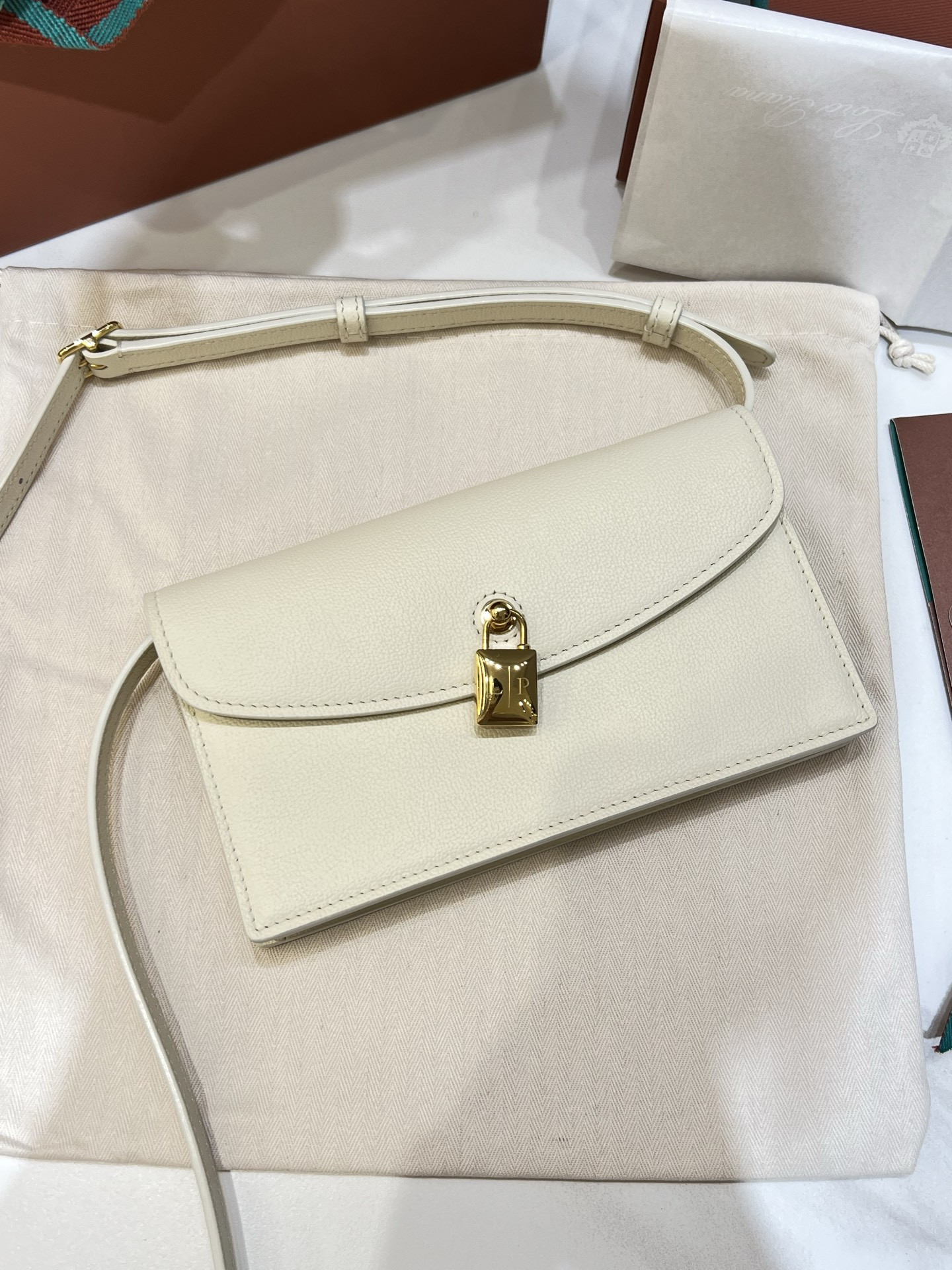 Loro Piana Extra Pochette 18 x 10 x 2.5 cm