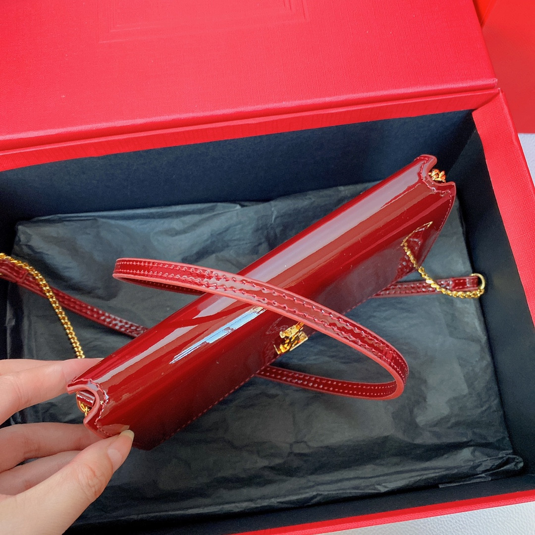 YSL Monogram phone holder with strap (patent leather) 18 x 11 x 2.5 CM