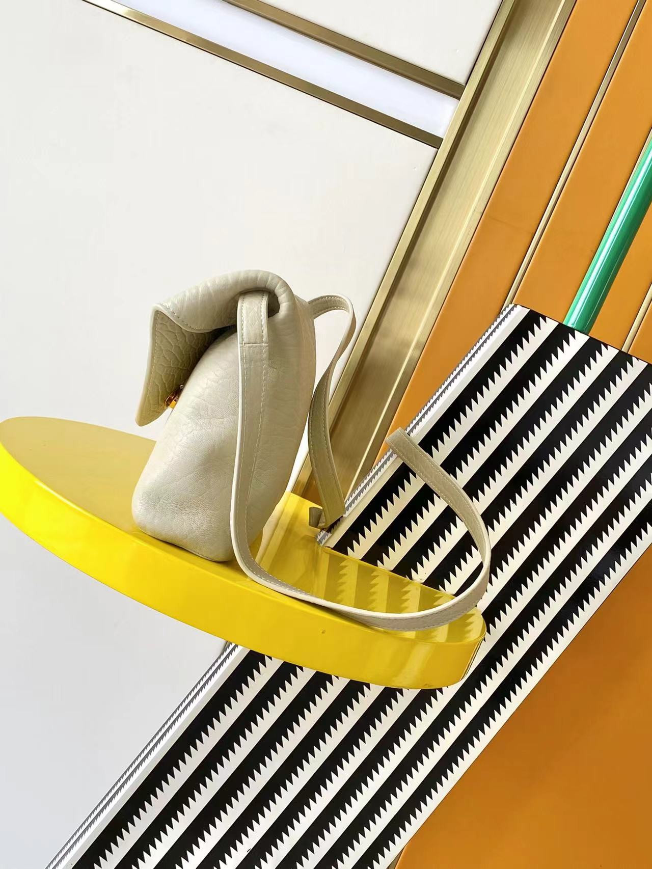 YSL Cassandra envelope messenger in lambskin 23x16.5x6CM