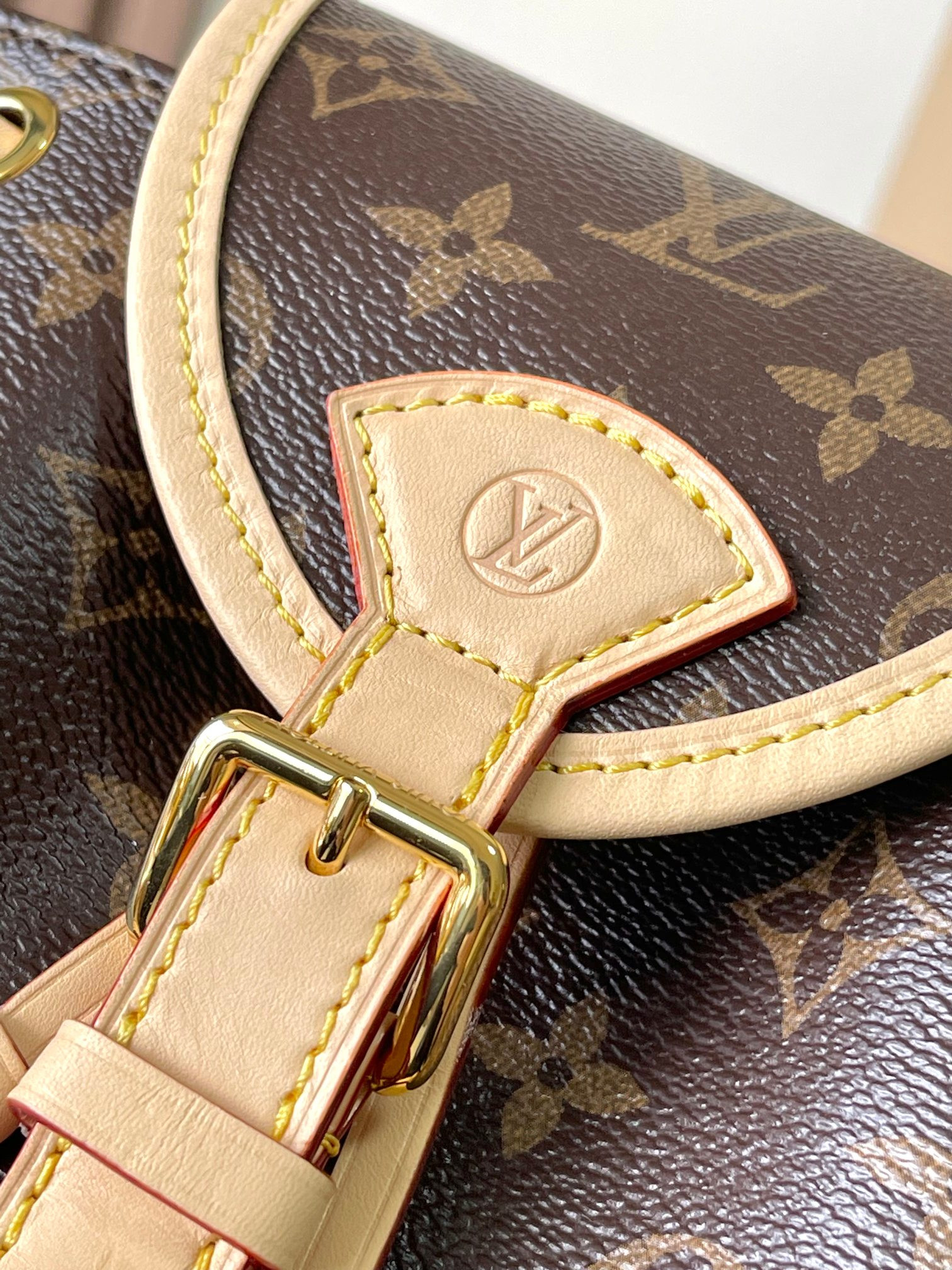 LV Odysse M25085 27 x 17 x 12 cm