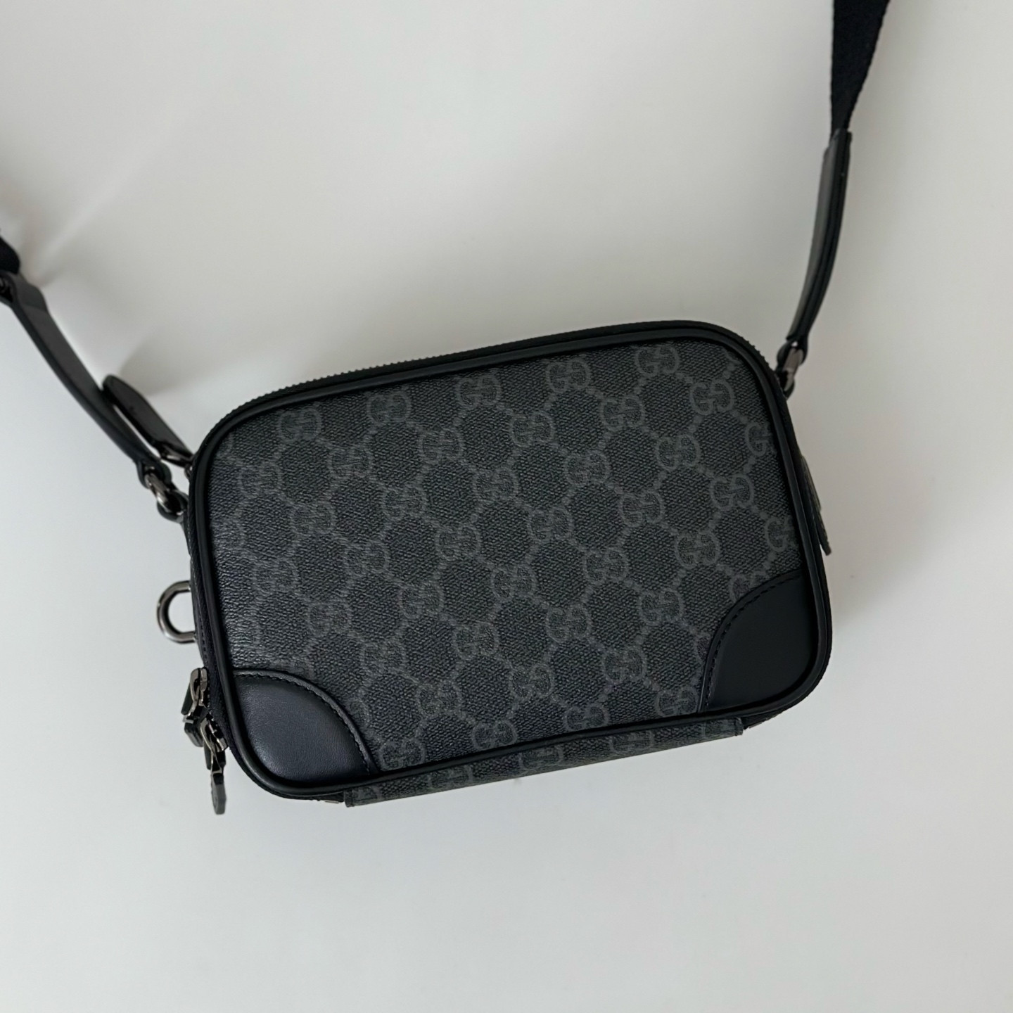Gucci GG Emblem mini crossbody bag 19x12.5x7cm