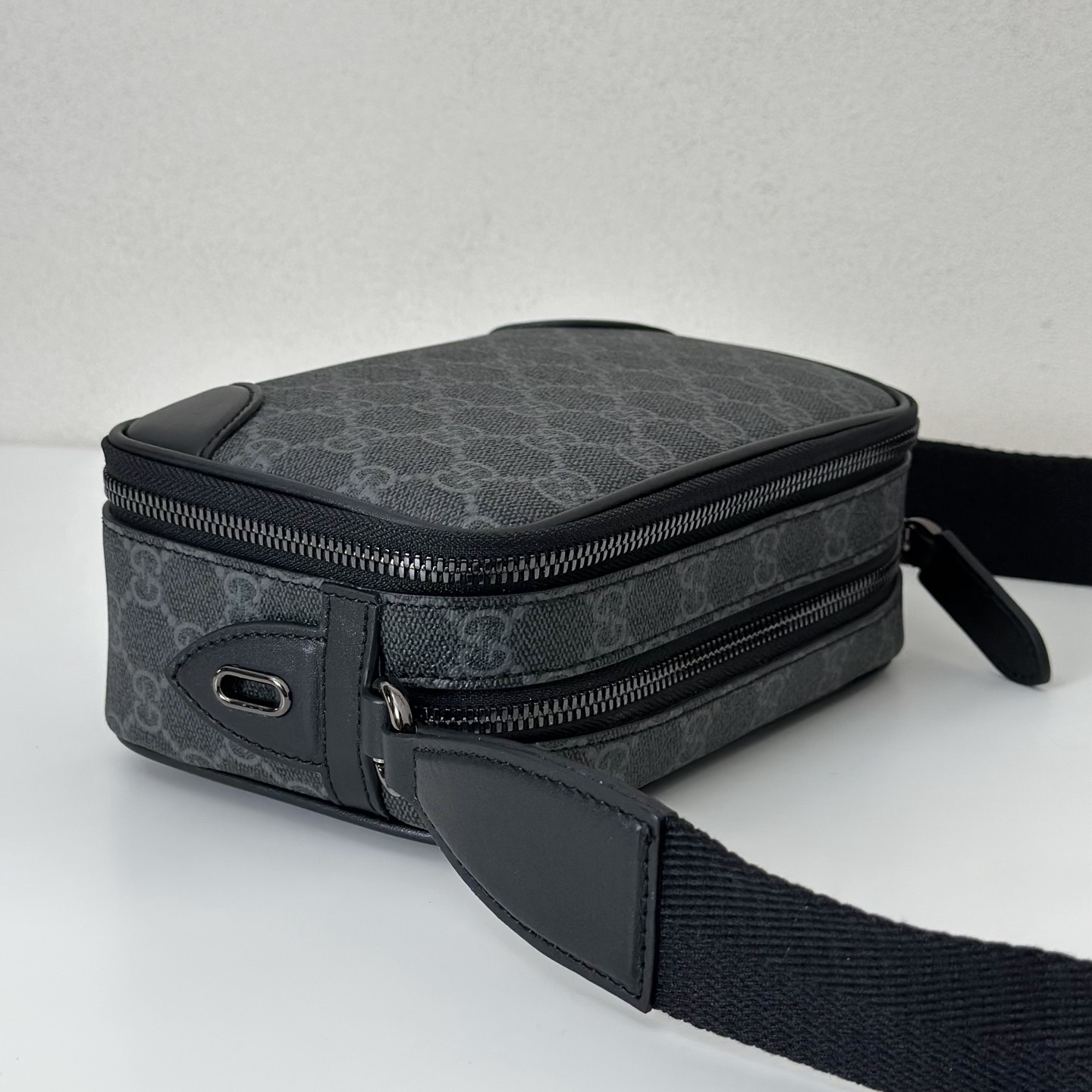 Gucci GG Emblem mini crossbody bag 19x12.5x7cm