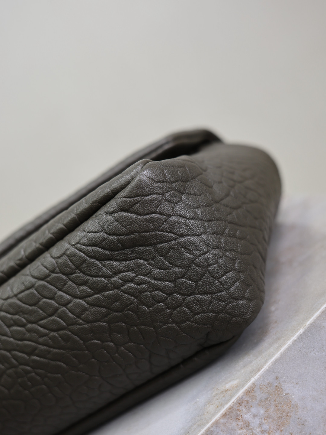 YSL CALYPSO medium in grained lambskin 800916 30x15x7.5cm