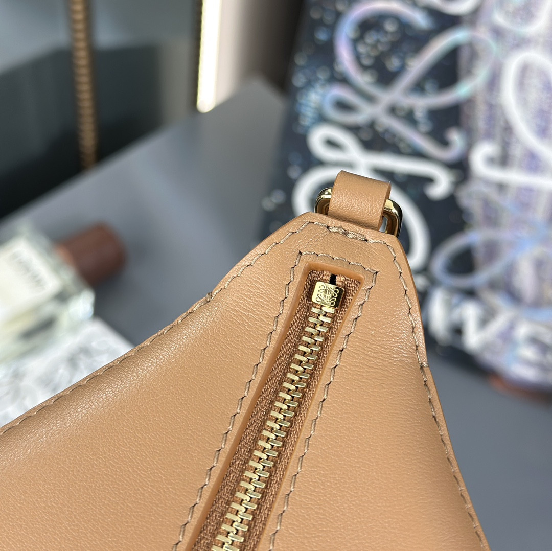 Loewe Puzzle Fold pouch in shiny nappa calfskin 15.5x23x6.5cm