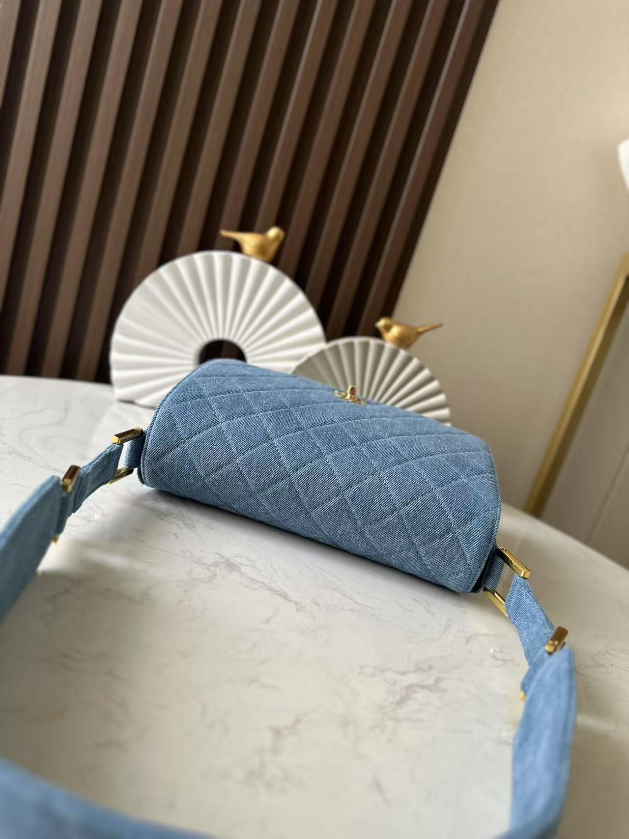 Chanel vintage Denim Shoulder Bag 25.5x20x7cm