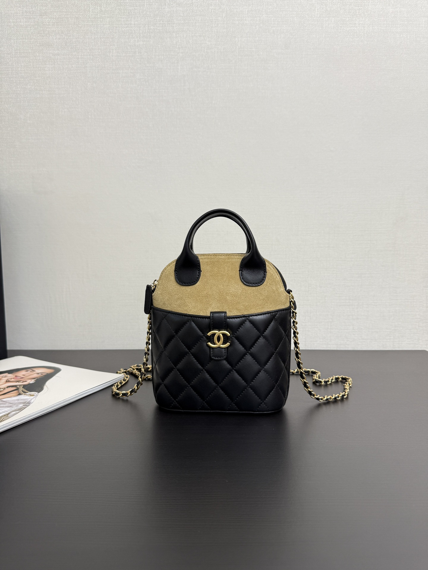 Chanel Clutch with chain AP4742 18x17x6cm