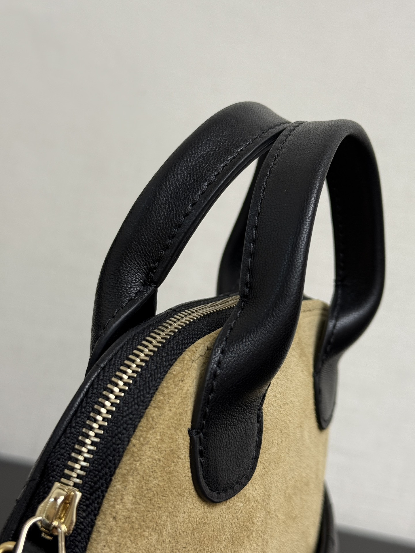 Chanel Clutch with chain AP4742 18x17x6cm