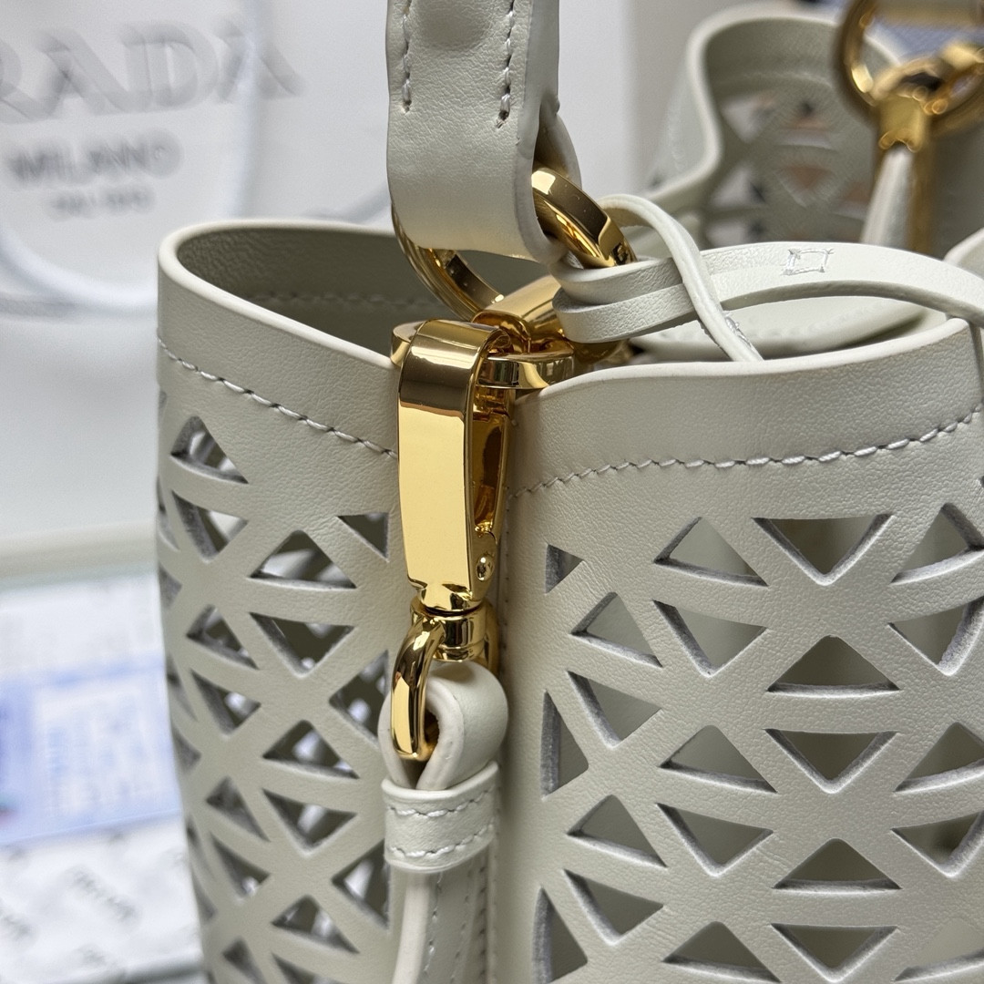 Prada Panier Saffiano leather mini bag 18x17x10.5cm