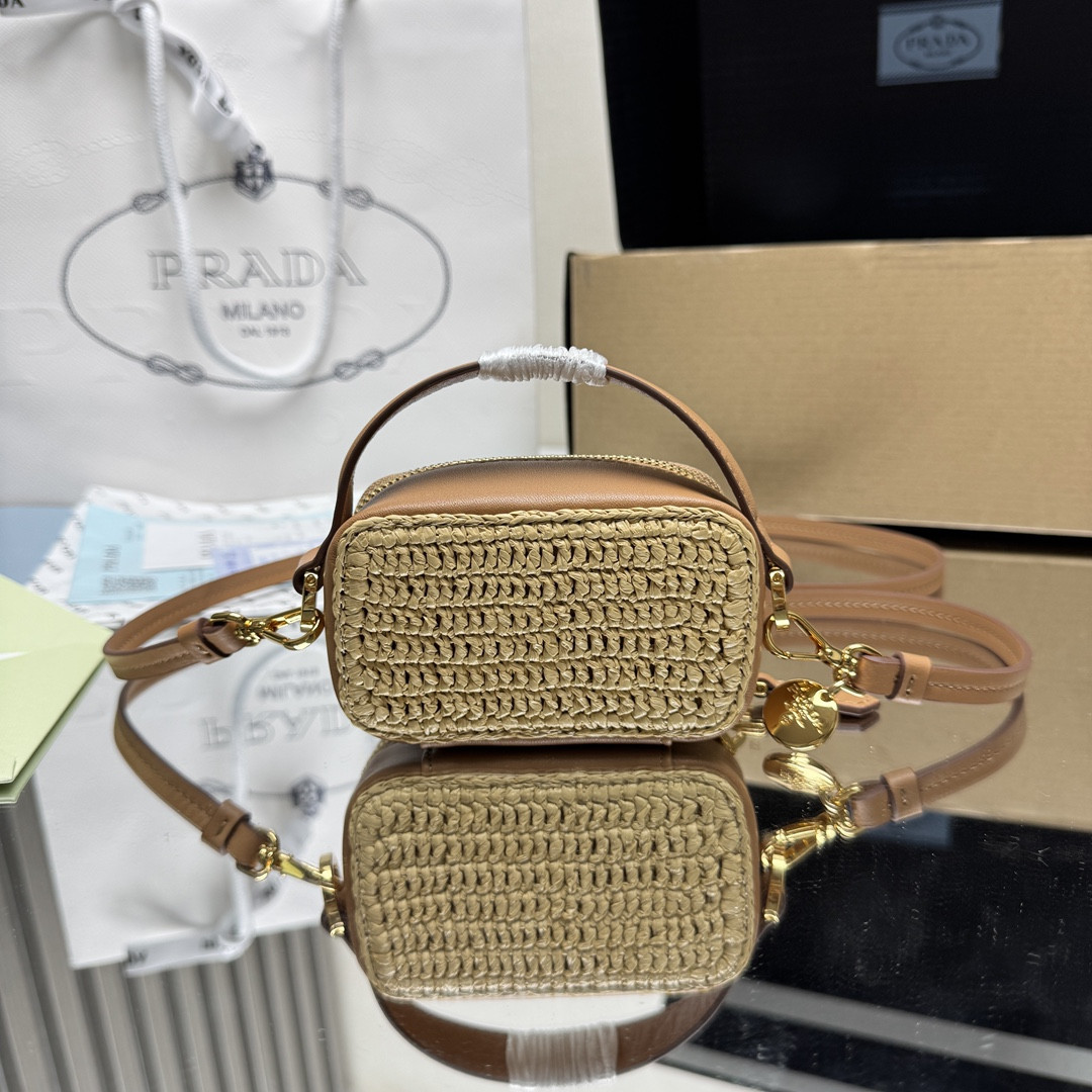 Prada Crochet and leather mini-pouch 6.5x11x2.5cm