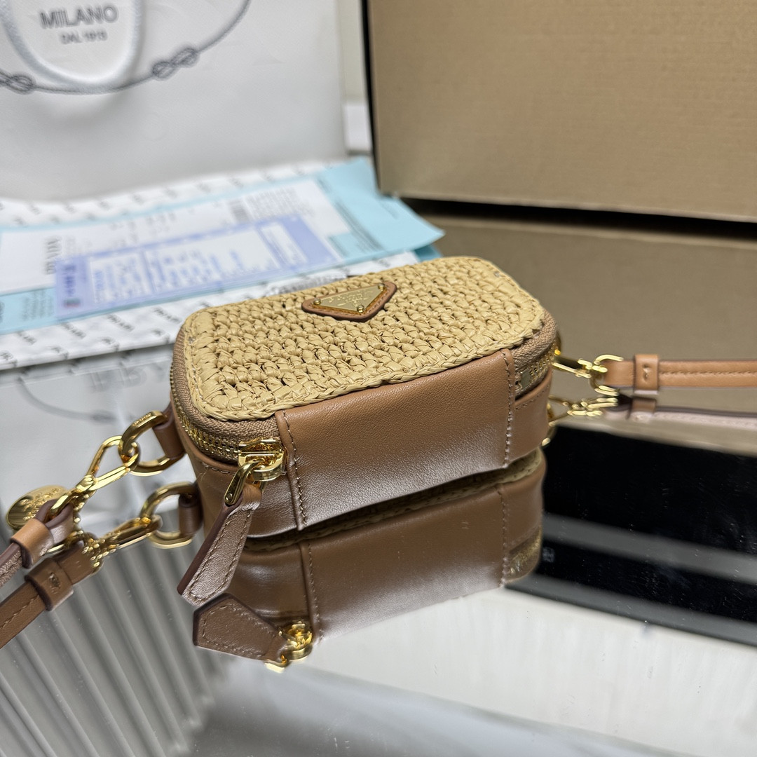 Prada Crochet and leather mini-pouch 6.5x11x2.5cm