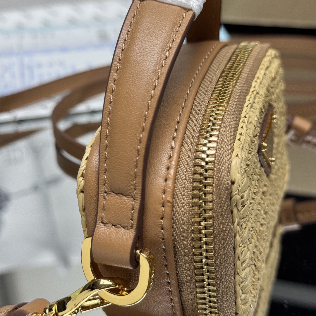 Prada Crochet and leather mini-pouch 6.5x11x2.5cm