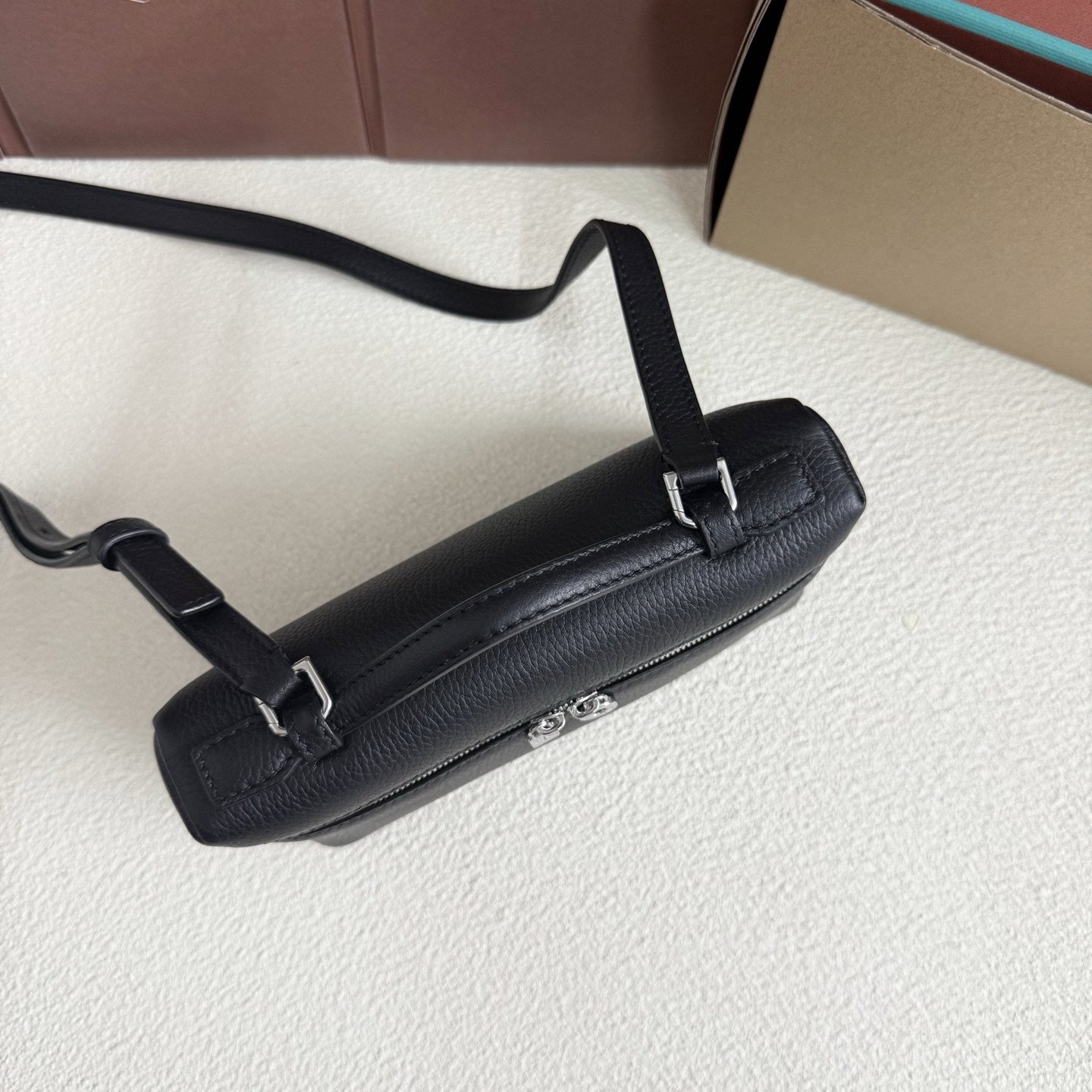 Loro Piana Extra Pocket L19 Grained Calfskin 11 x 19 x 6.5 cm