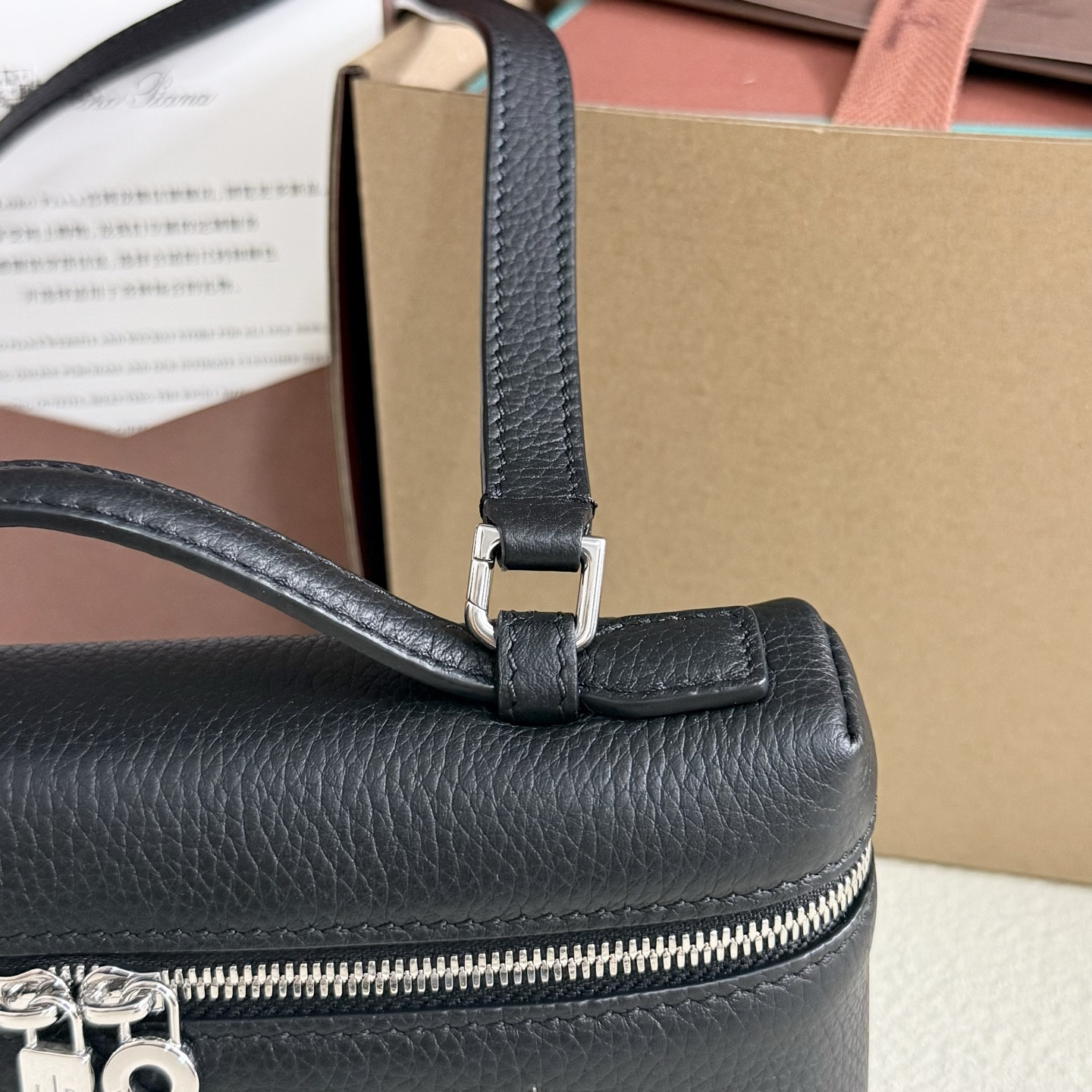 Loro Piana Extra Pocket L19 Grained Calfskin 11 x 19 x 6.5 cm