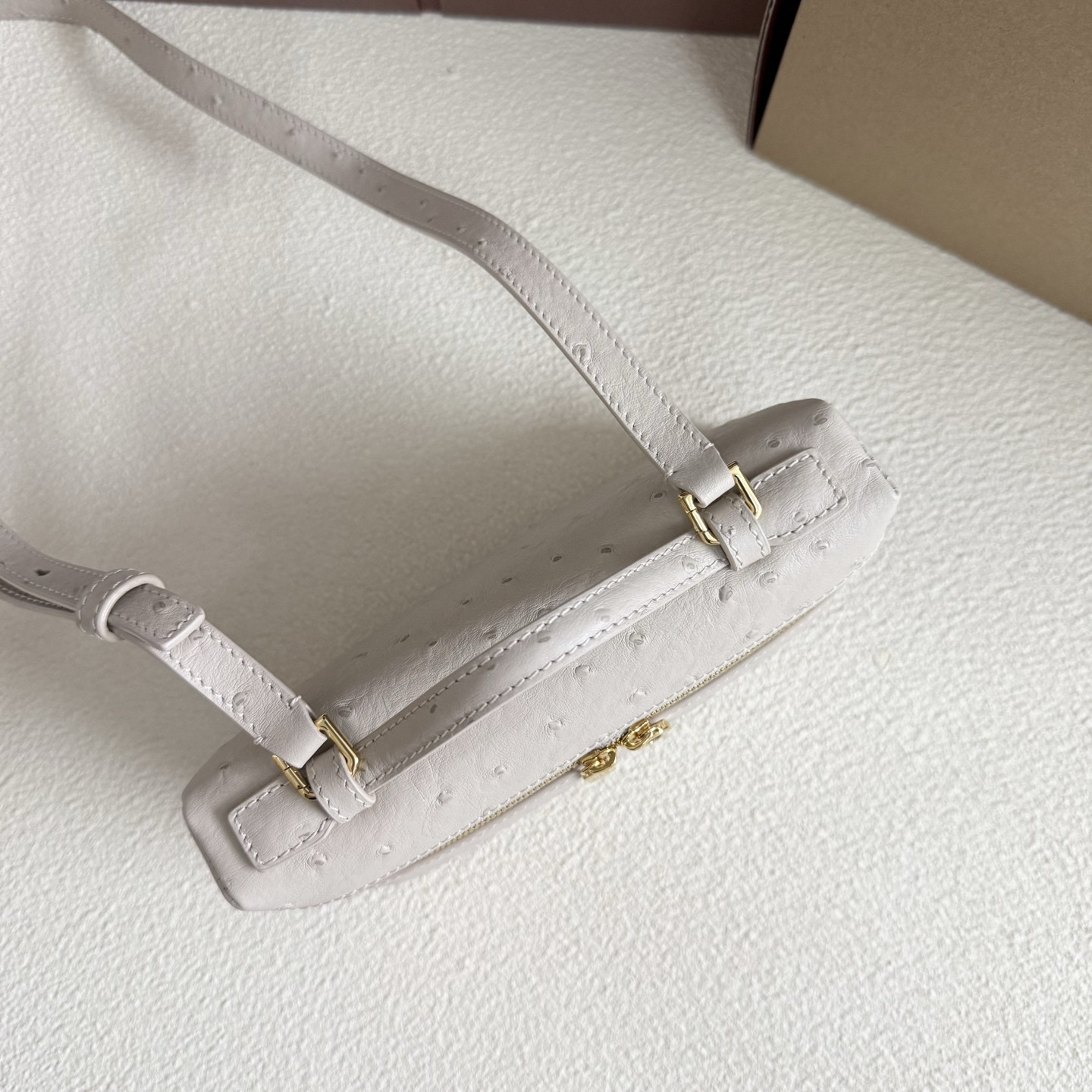 Loro Piana Extra Pocket L19 Ostrich-grained Leather 11 x 19 x 6.5 cm