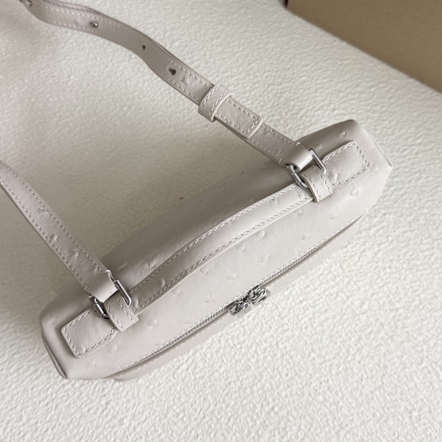 Loro Piana Extra Pocket L19 Ostrich-grained Leather 11 x 19 x 6.5 cm