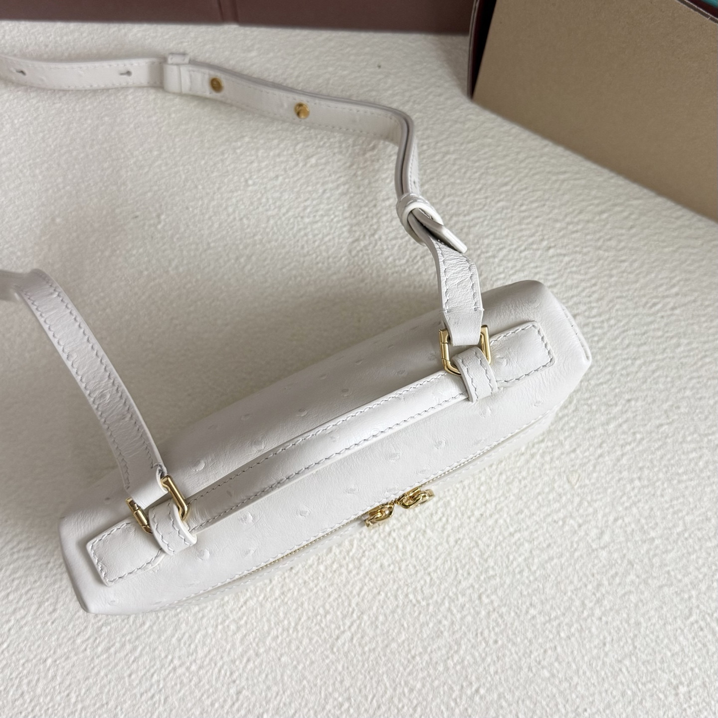 Loro Piana Extra Pocket L19 Ostrich-grained Leather 11 x 19 x 6.5 cm