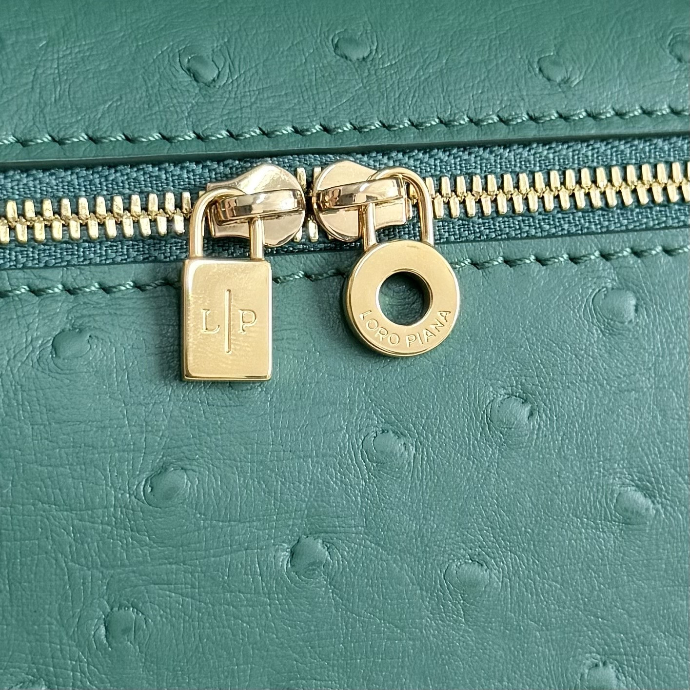 Loro Piana Extra Pocket L19 Ostrich-grained Leather 11 x 19 x 6.5 cm