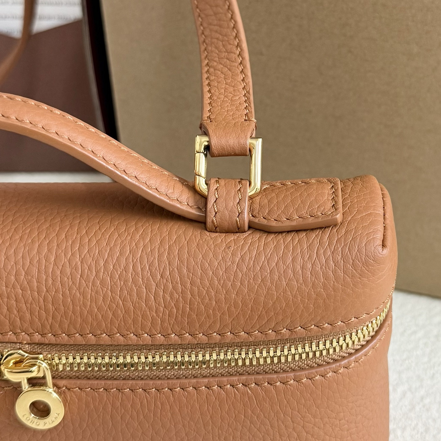 Loro Piana Extra Pocket L19 Grained Calfskin 11 x 19 x 6.5 cm