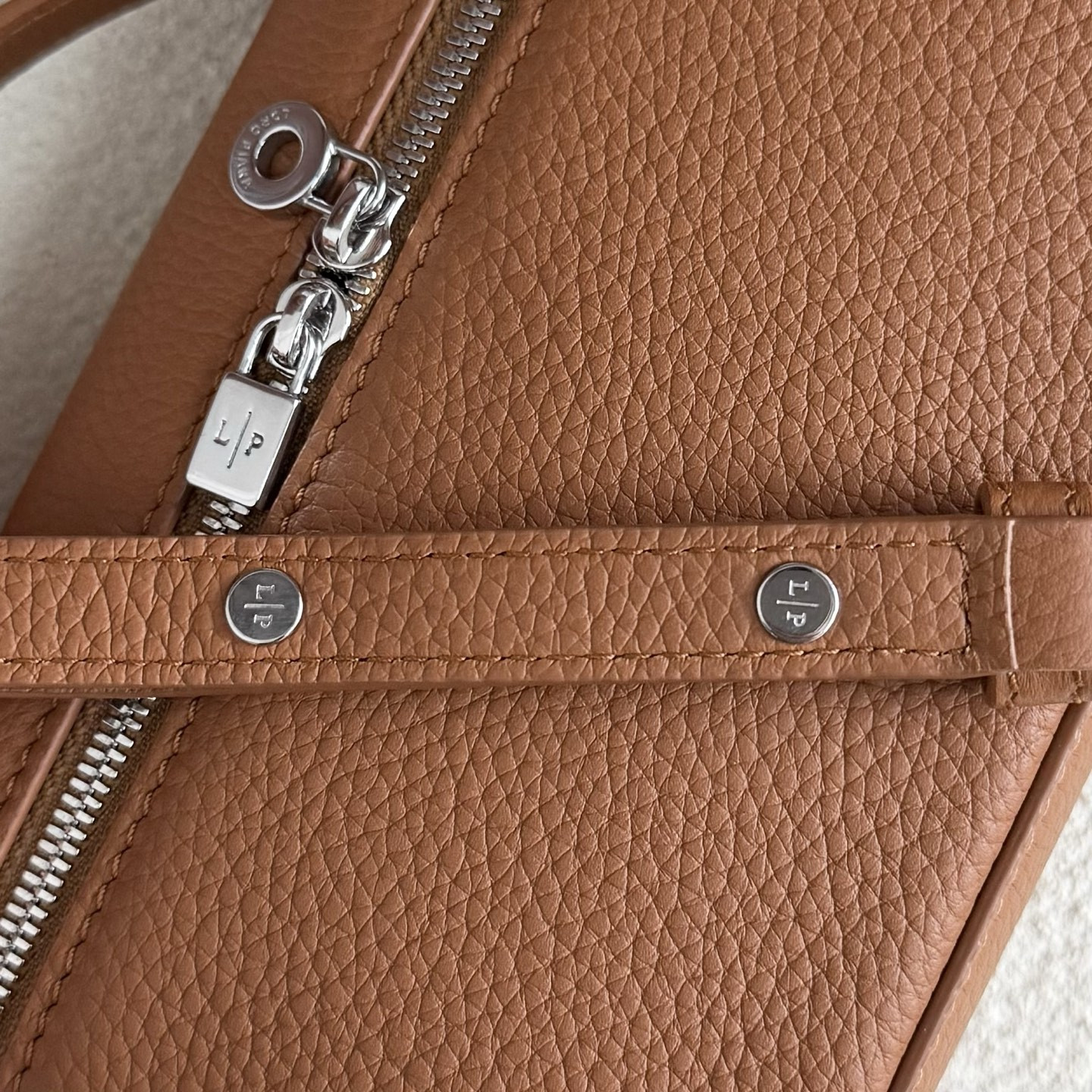 Loro Piana Extra Pocket L19 Grained Calfskin 11 x 19 x 6.5 cm