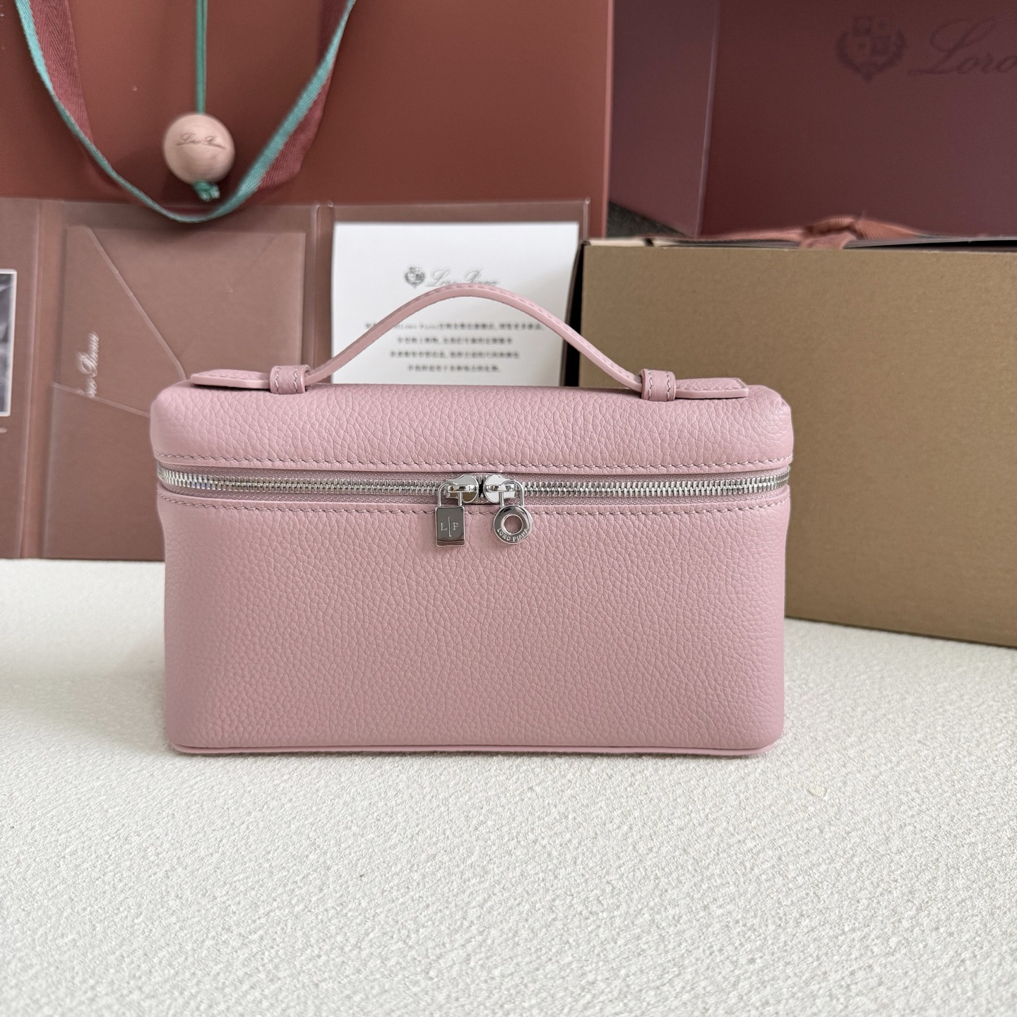 Loro Piana Extra Pocket L19 Grained Calfskin 11 x 19 x 6.5 cm