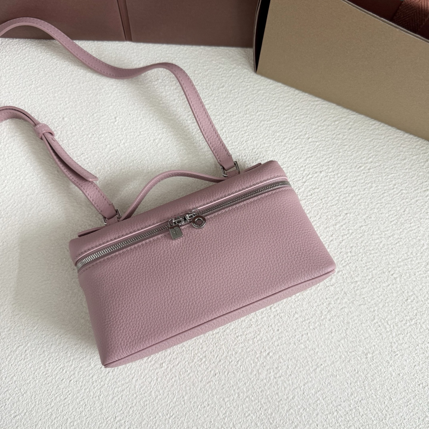 Loro Piana Extra Pocket L19 Grained Calfskin 11 x 19 x 6.5 cm