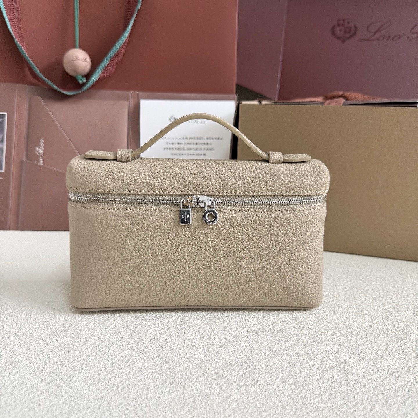 Loro Piana Extra Pocket L19 Grained Calfskin 11 x 19 x 6.5 cm
