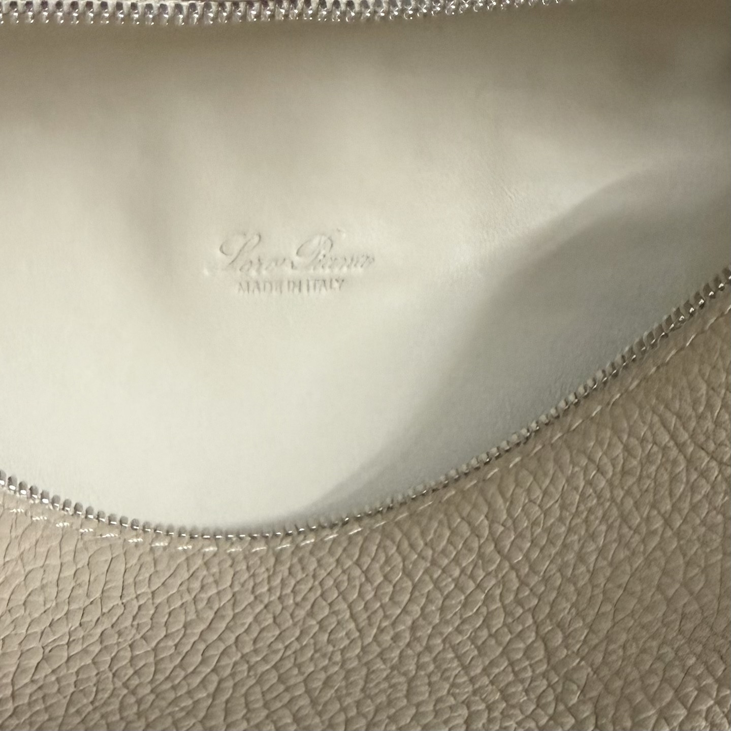 Loro Piana Extra Pocket L19 Grained Calfskin 11 x 19 x 6.5 cm
