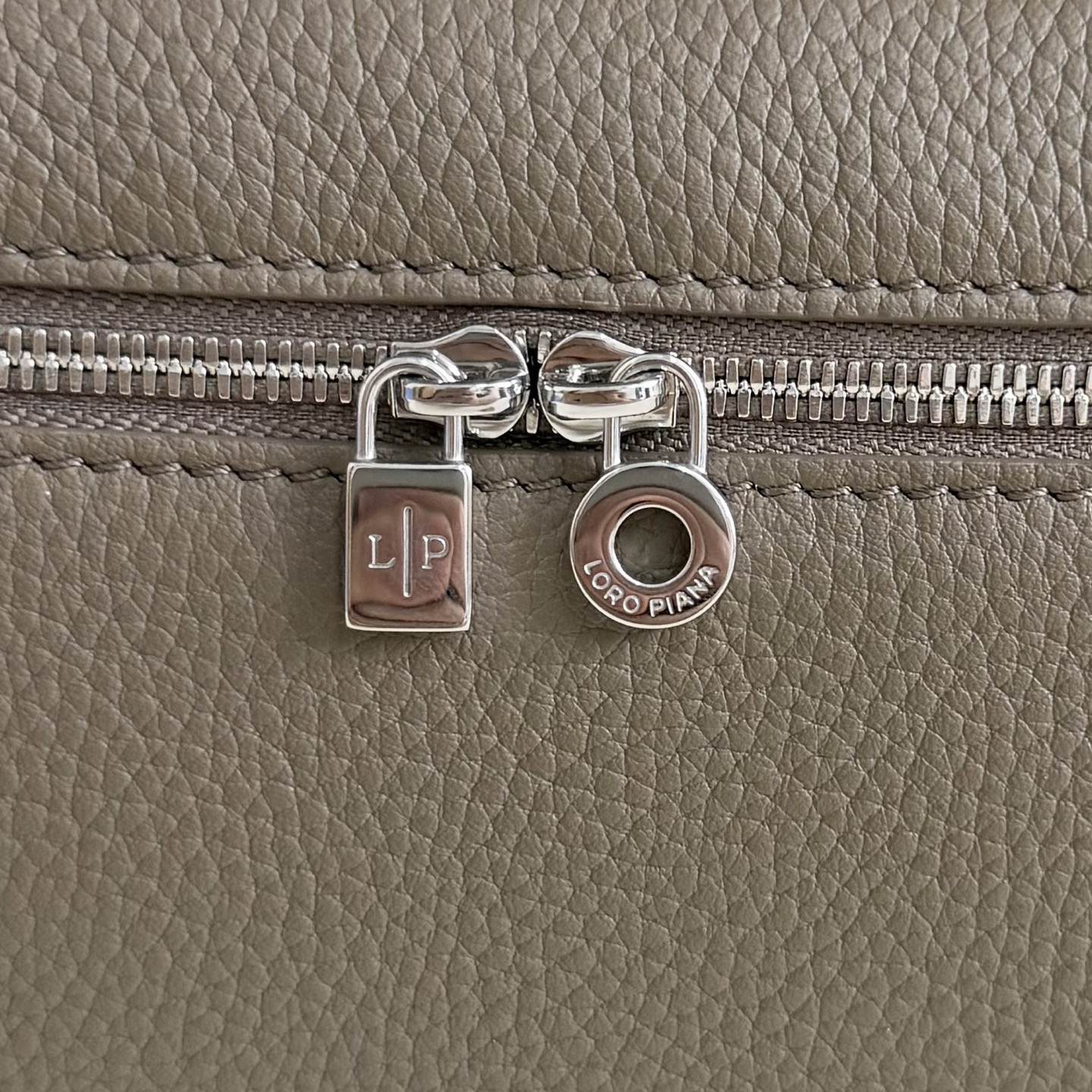 Loro Piana Extra Pocket L19 Grained Calfskin 11 x 19 x 6.5 cm