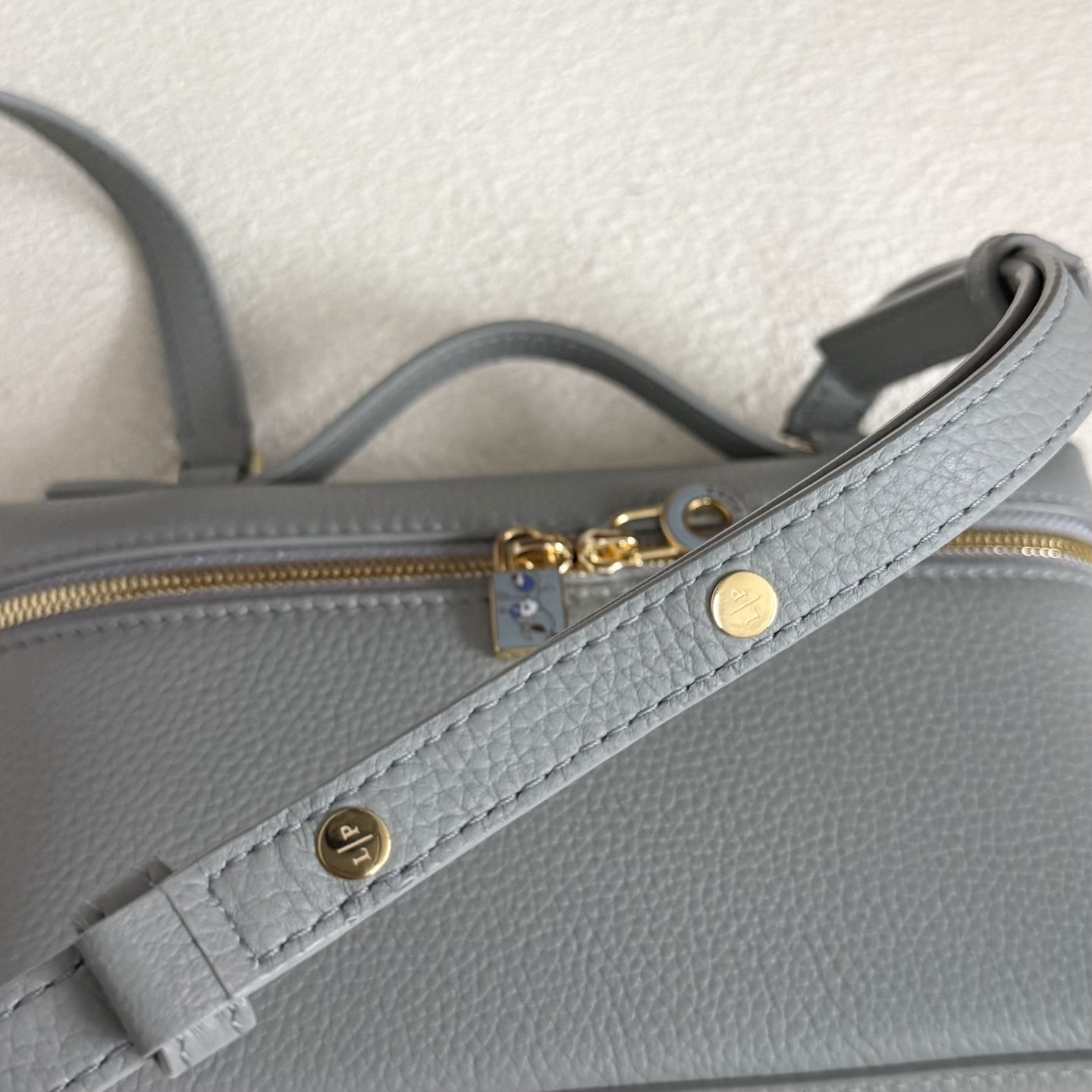 Loro Piana Extra Pocket L19 Grained Calfskin 11 x 19 x 6.5 cm