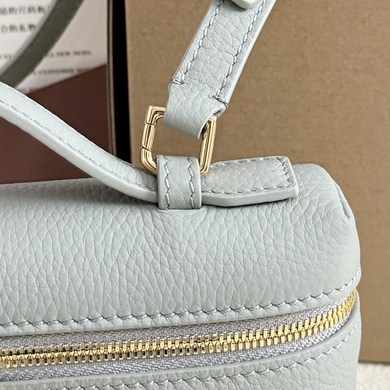 Loro Piana Extra Pocket L19 Grained Calfskin 11 x 19 x 6.5 cm