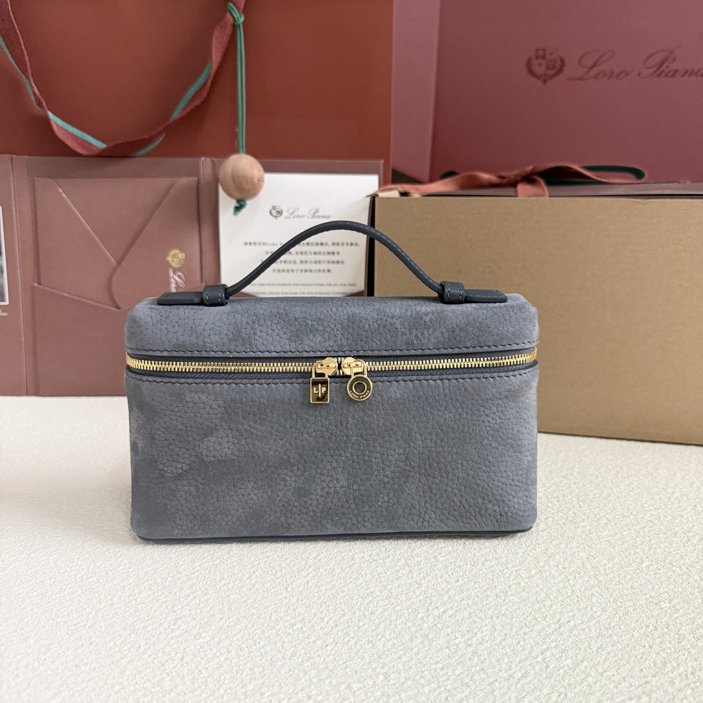 Loro Piana Extra Pocket L19 Grained Calfskin 11 x 19 x 6.5 cm