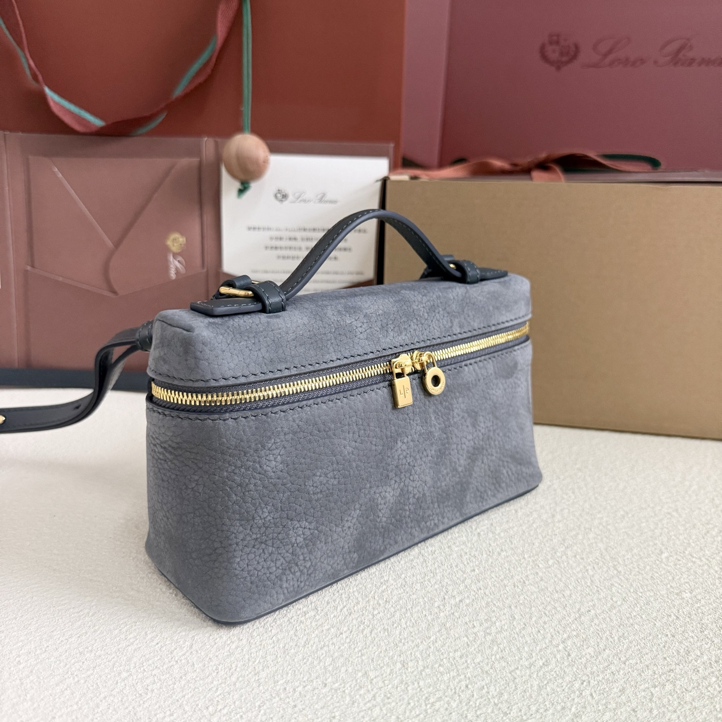 Loro Piana Extra Pocket L19 Grained Calfskin 11 x 19 x 6.5 cm