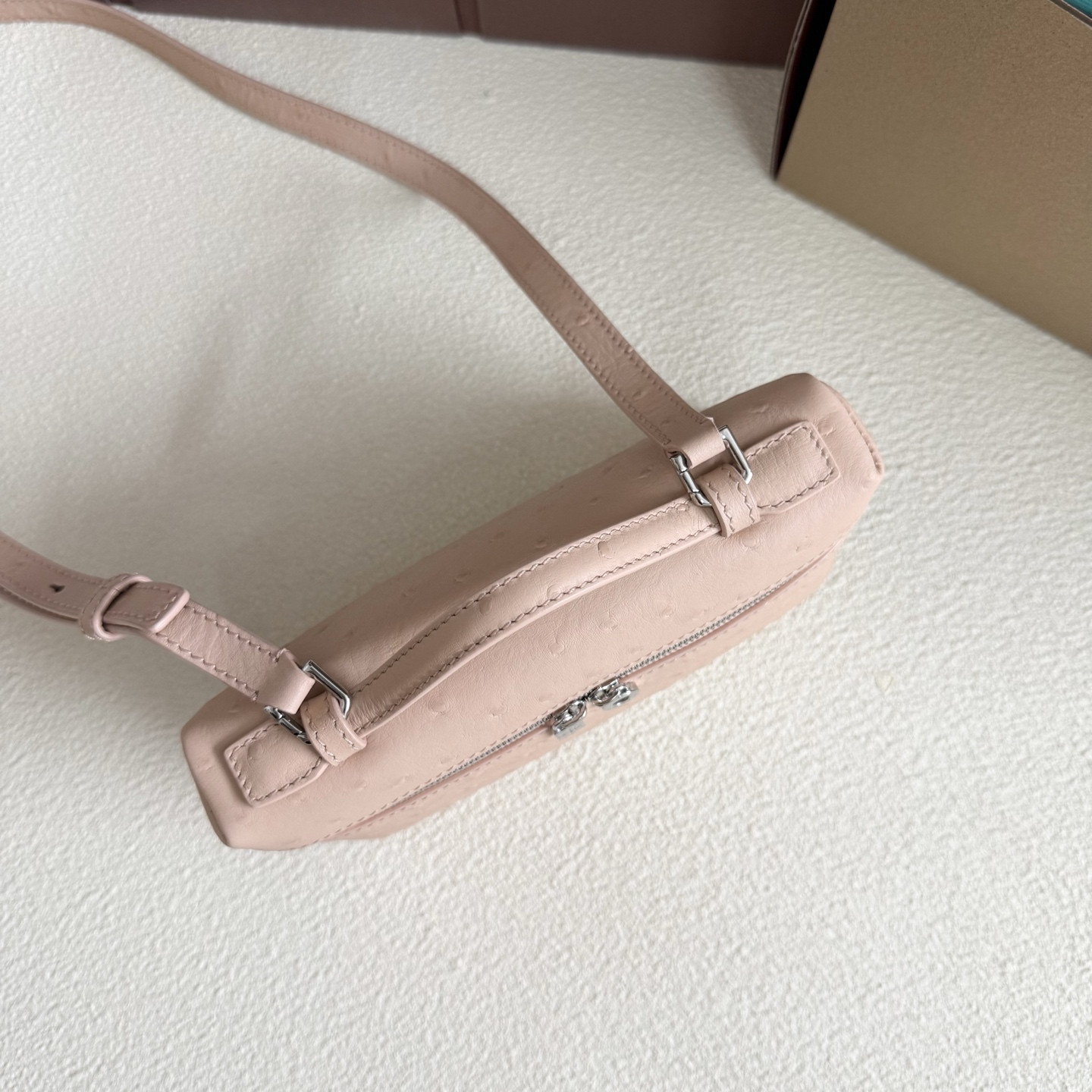 Loro Piana Extra Pocket L19 Ostrich-grained Leather 11 x 19 x 6.5 cm