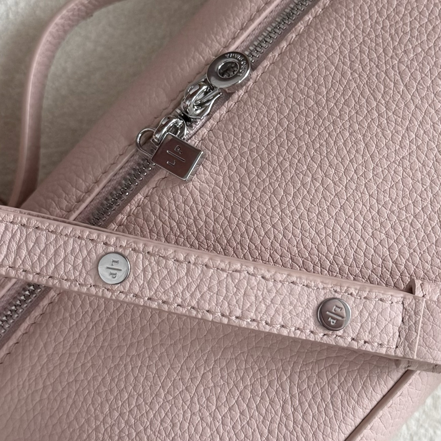 Loro Piana Extra Pocket L19 11 x 19 x 6.5 cm