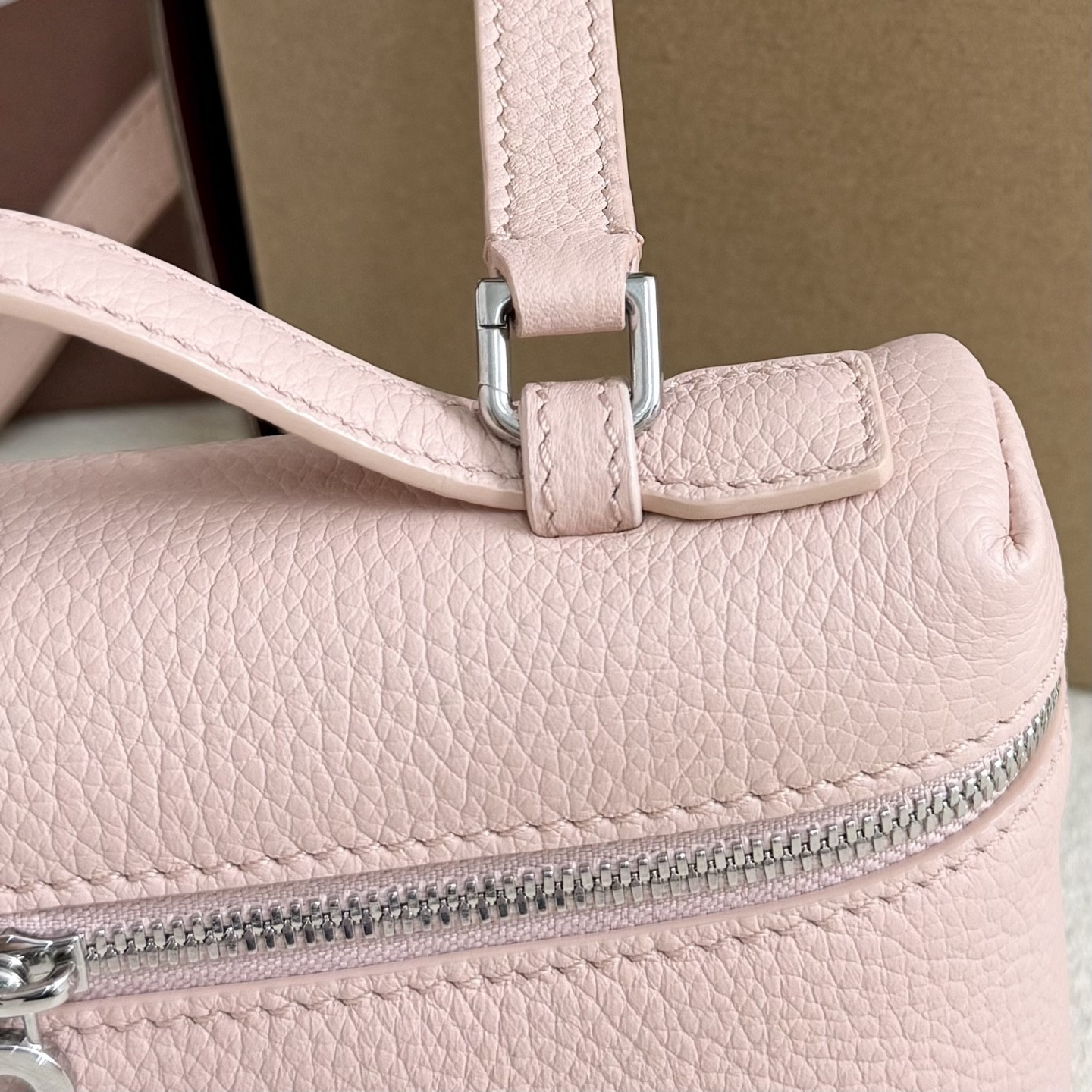 Loro Piana Extra Pocket L19 11 x 19 x 6.5 cm