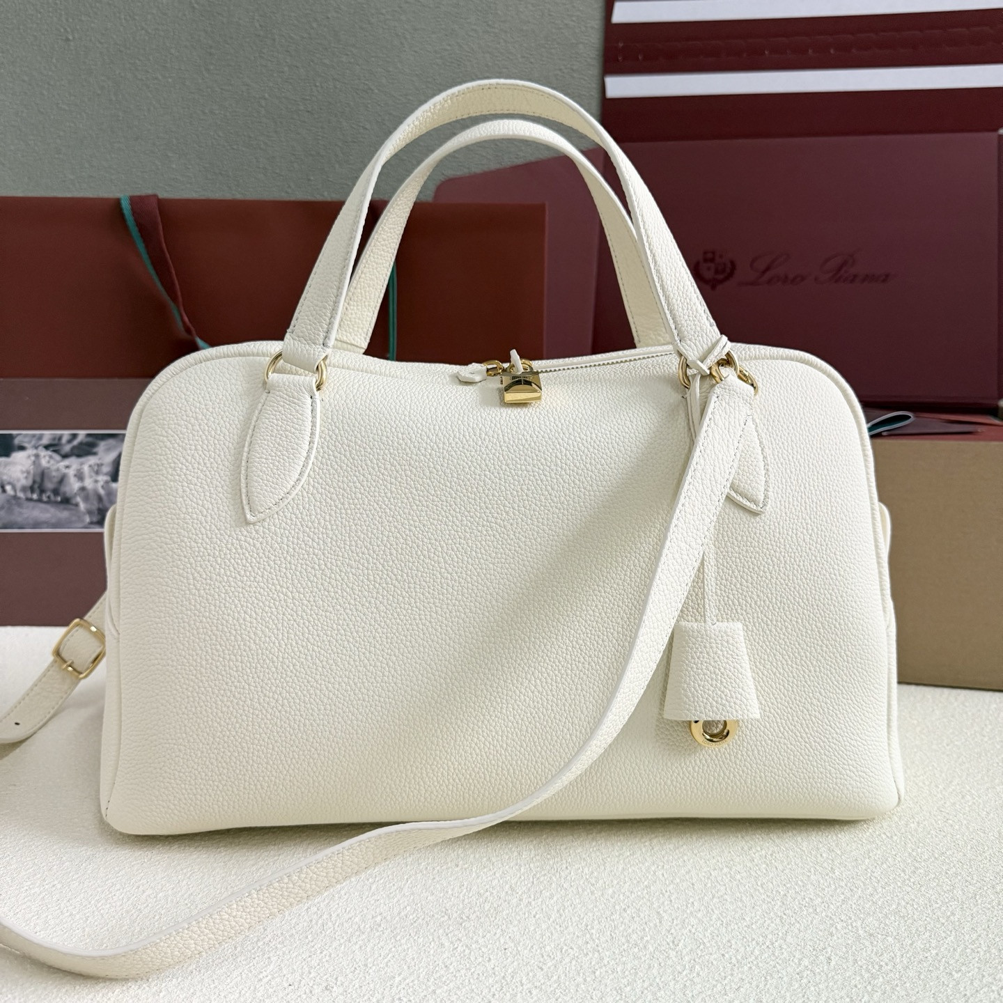 Loro Piana Needle 38x22x16cm