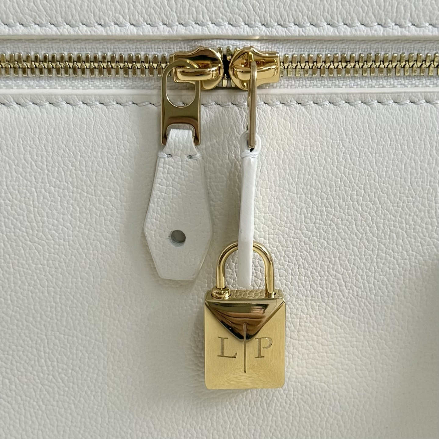 Loro Piana Extra Pocket L27 Calfskin 16x27x10cm