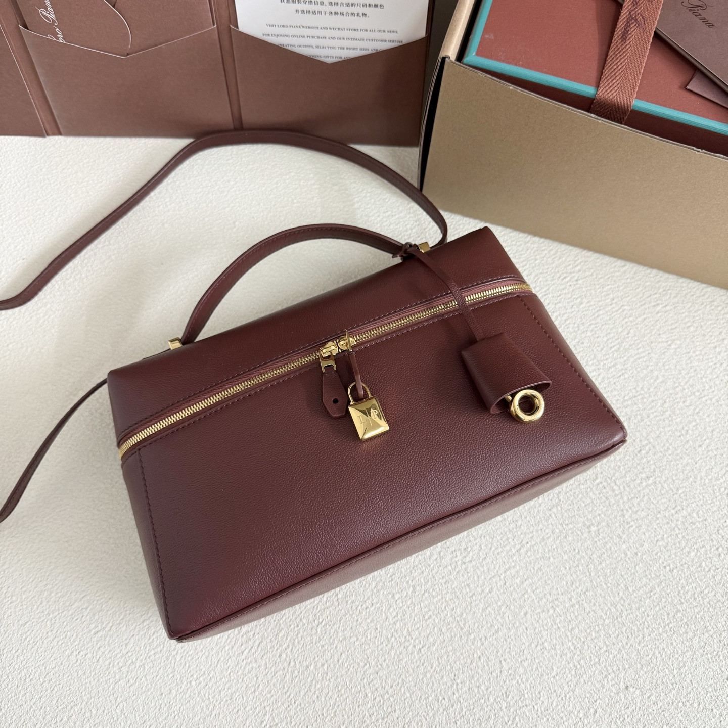 Loro Piana Extra Pocket L27 Calfskin 16x27x10cm