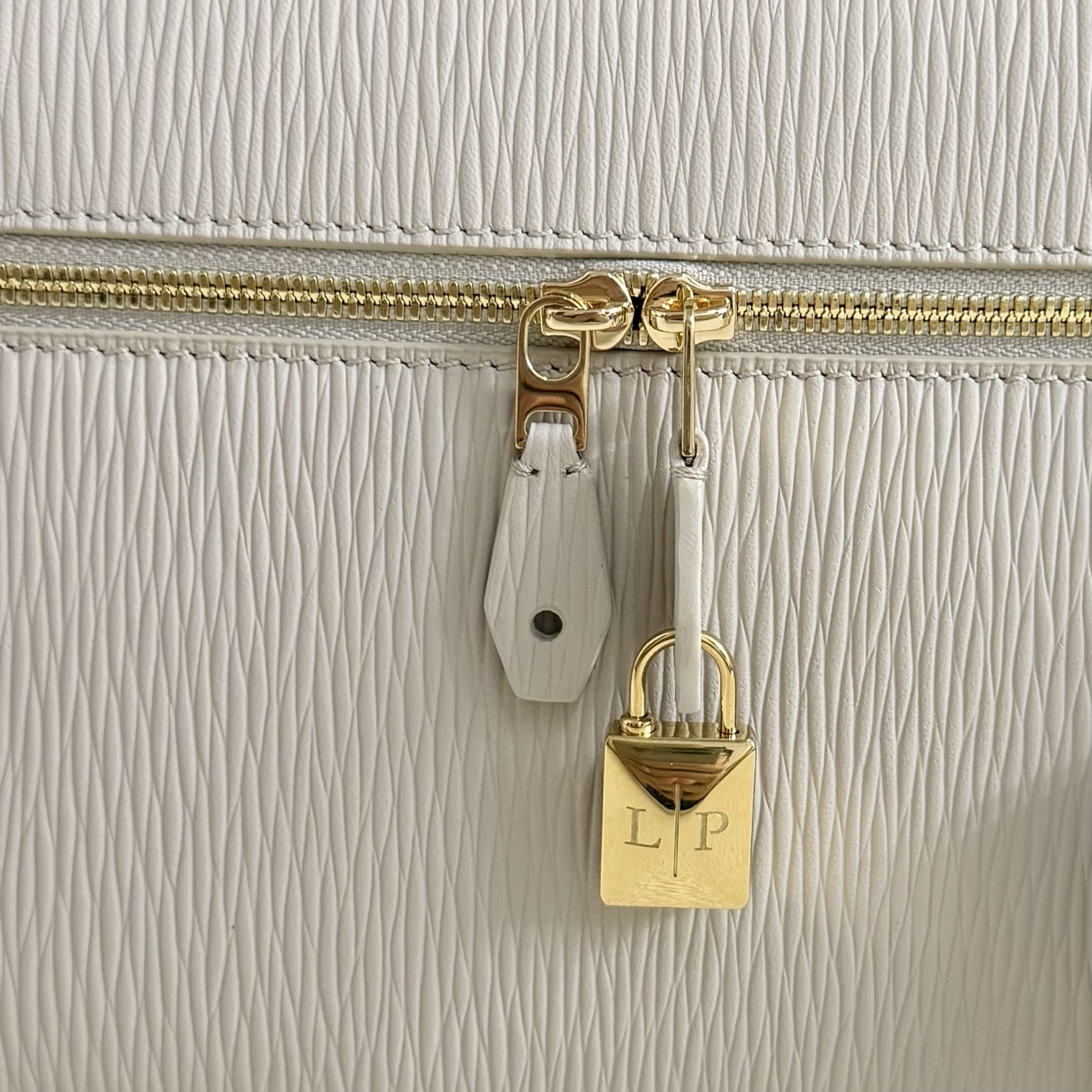 Loro Piana Extra Pocket L27 Calfskin 16x27x10cm