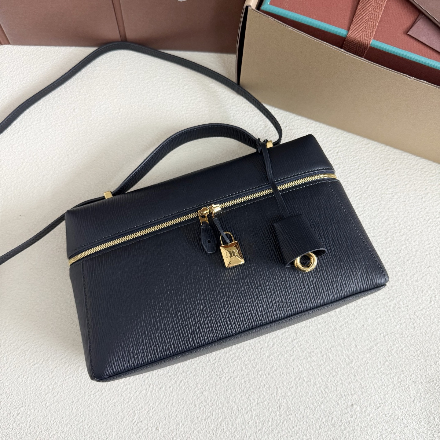 Loro Piana Extra Pocket L27 Calfskin 16x27x10cm