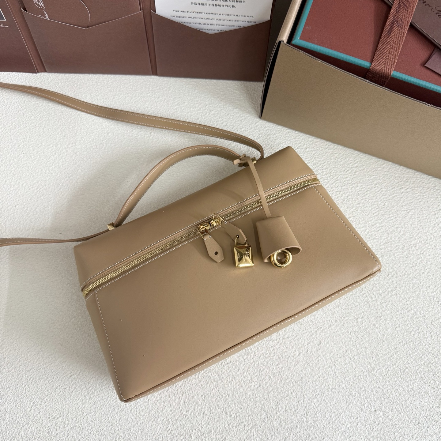 Loro Piana Extra Pocket L27 Calfskin 16x27x10cm