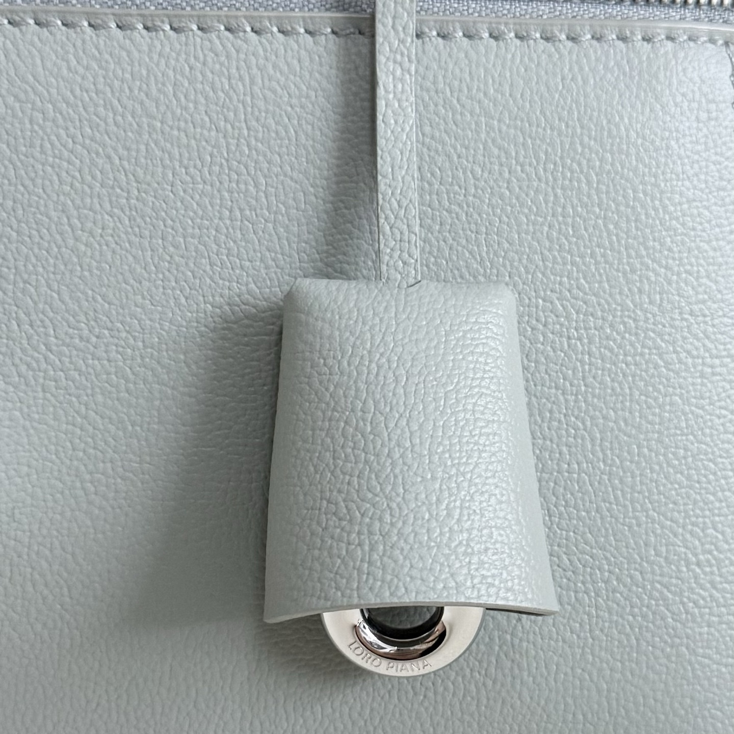 Loro Piana Extra Pocket L27 Calfskin 16x27x10cm