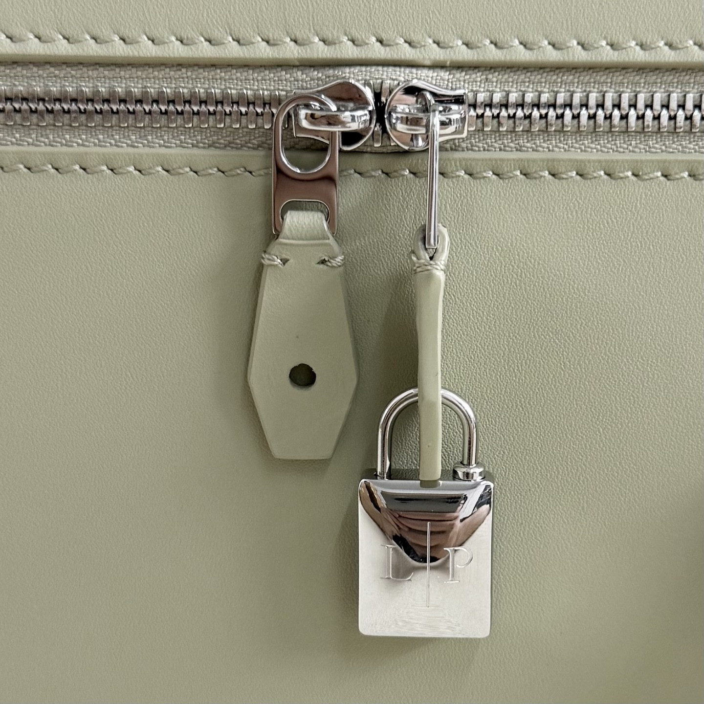 Loro Piana Extra Pocket L27 Calfskin 16x27x10cm